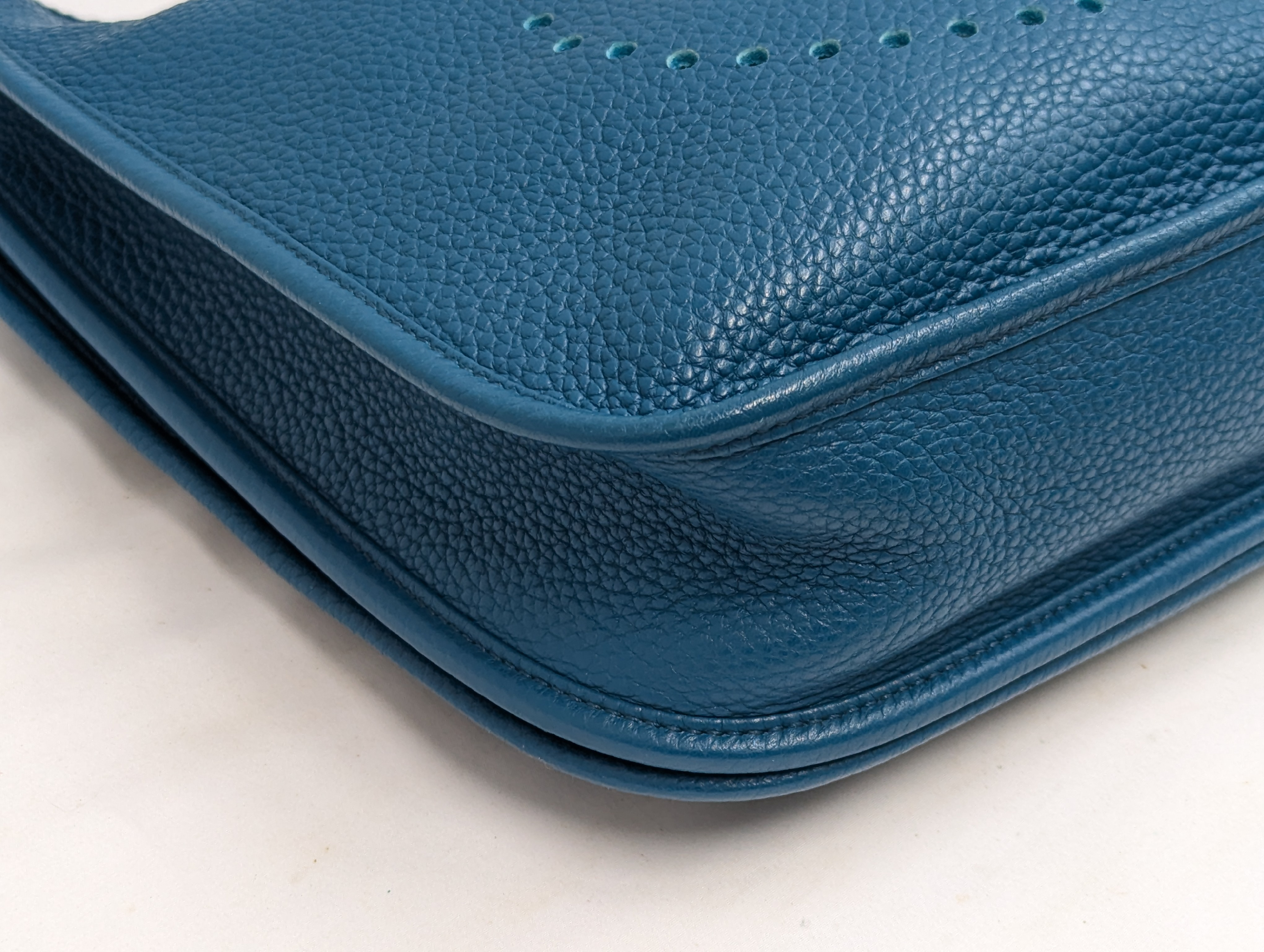 Evelyne III PM Taurillon Clemence Blue Izmir Shoulder Bag ( Q stamp) — view 4