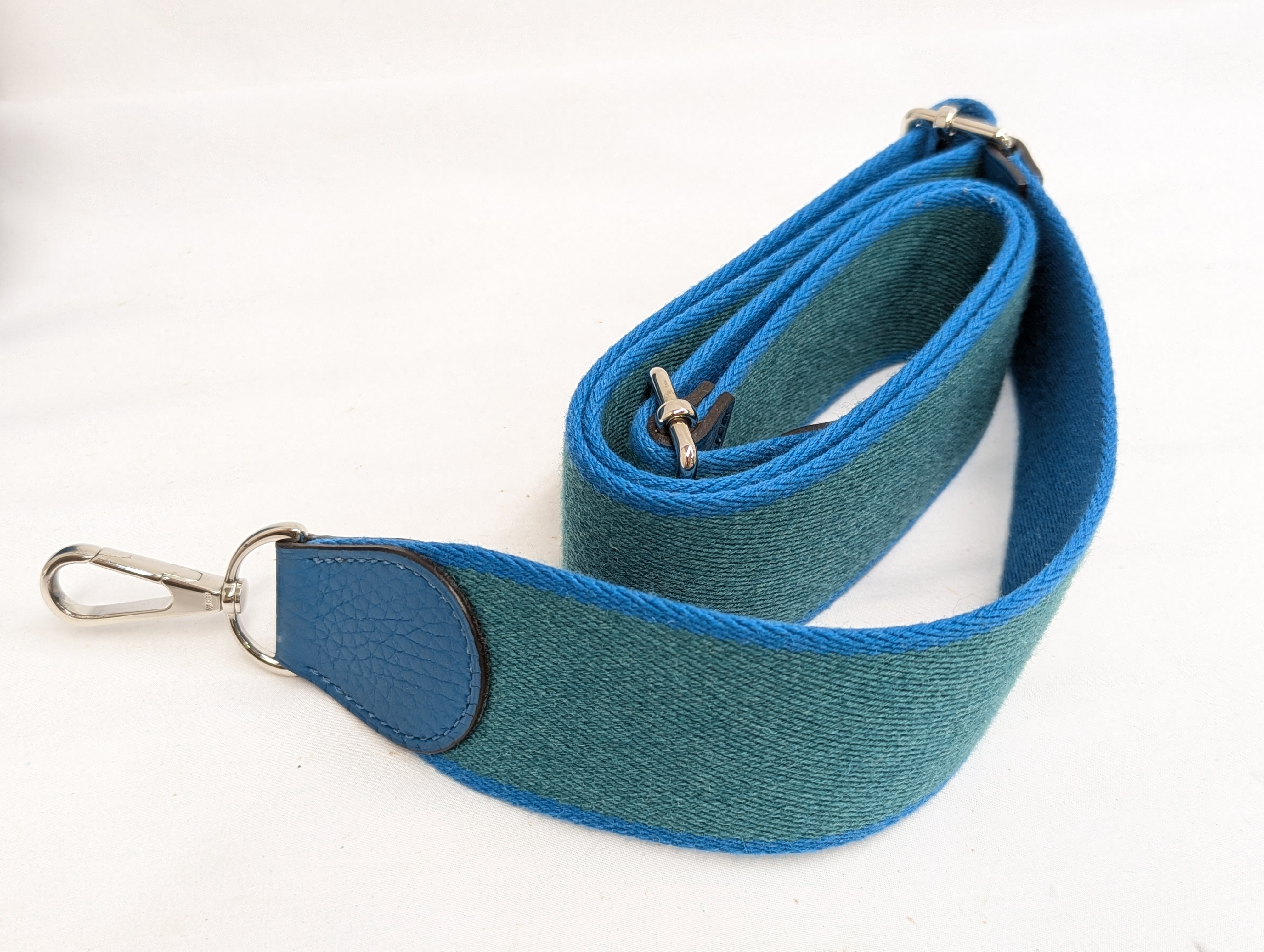 Evelyne III PM Taurillon Clemence Blue Izmir Shoulder Bag ( Q stamp) — view 6