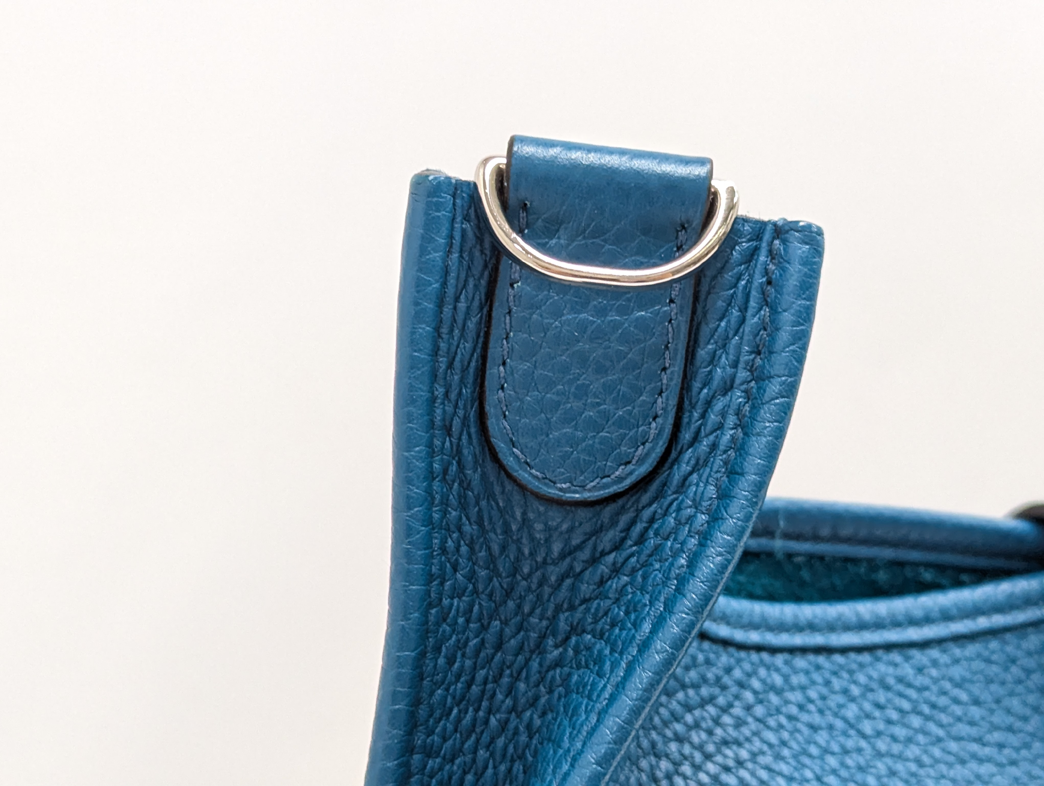 Evelyne III PM Taurillon Clemence Blue Izmir Shoulder Bag ( Q stamp) — view 7