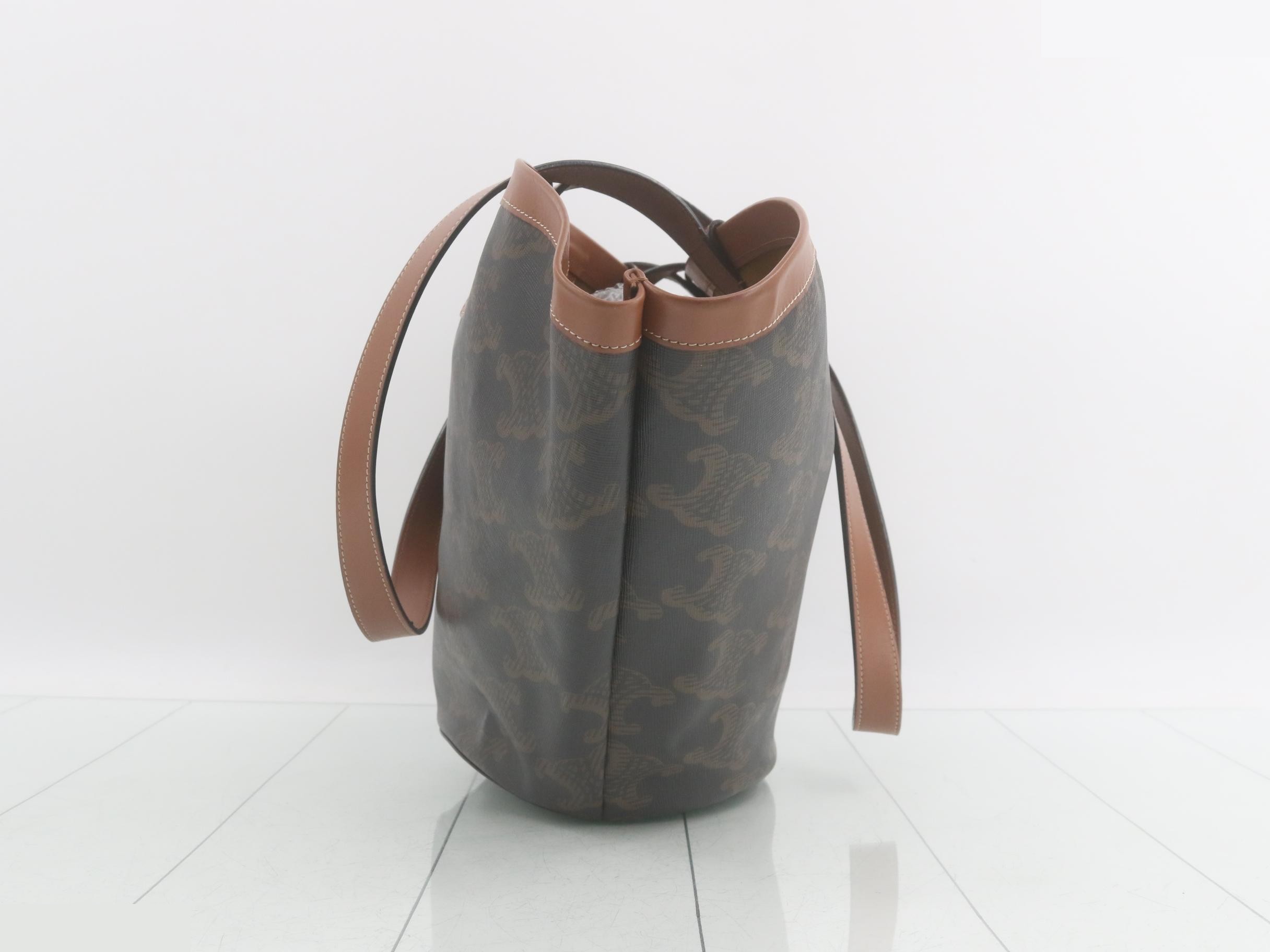 Triomphe Medium Couffin Bag Tote Bag — view 4