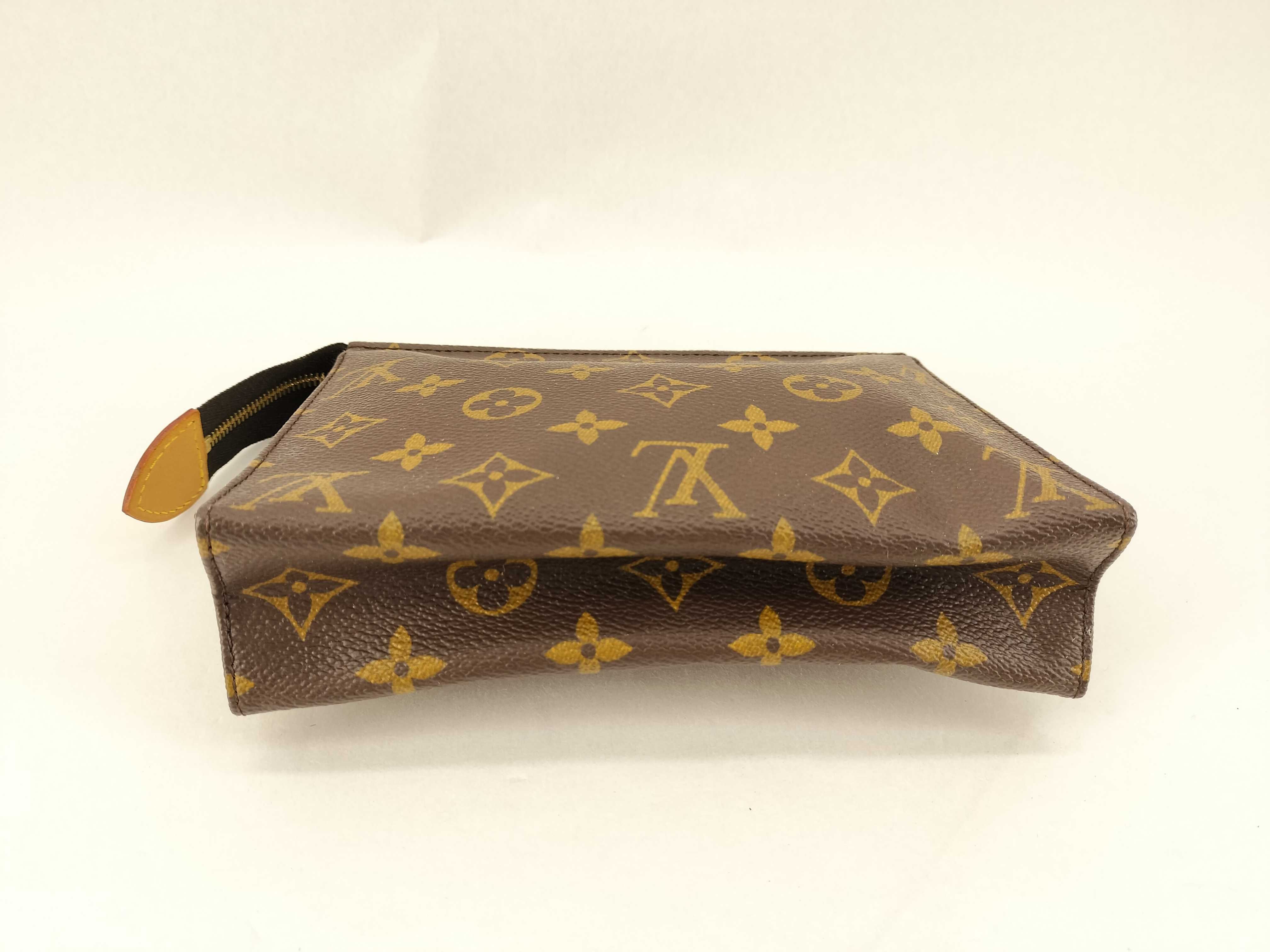 Monogram M47544 Pouch Toilette 19 (Moderate deterioration) — view 3