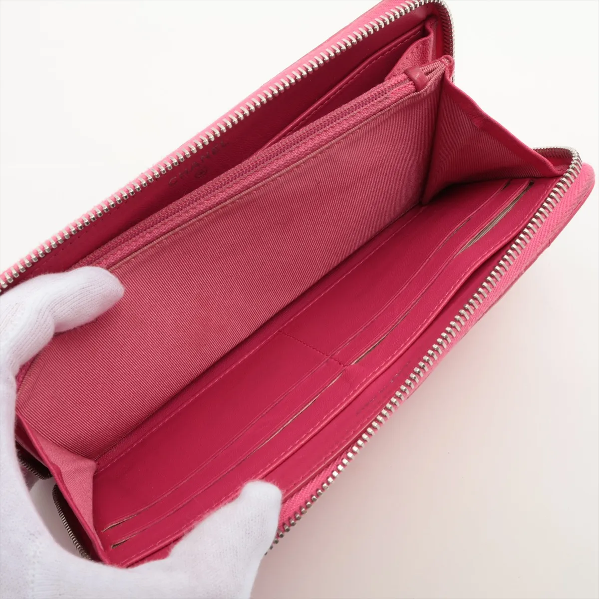 Matelassé Lambskin Round Zip Wallet, Pink, Silver Hardware, 19367186 — view 5