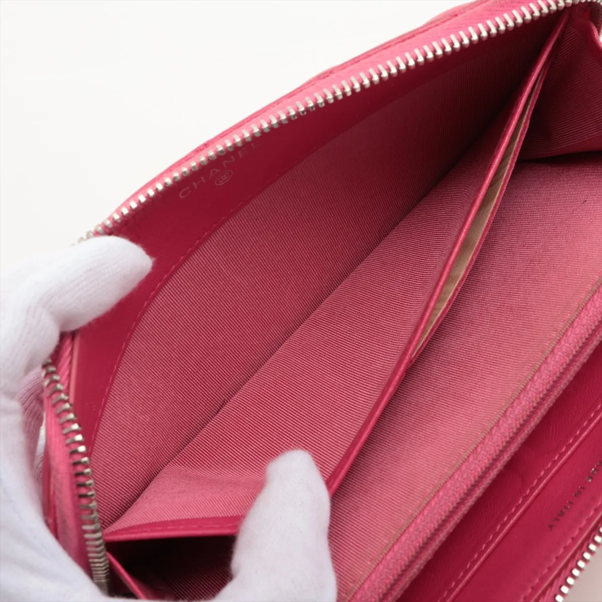 Matelassé Lambskin Round Zip Wallet, Pink, Silver Hardware, 19367186 — view 6