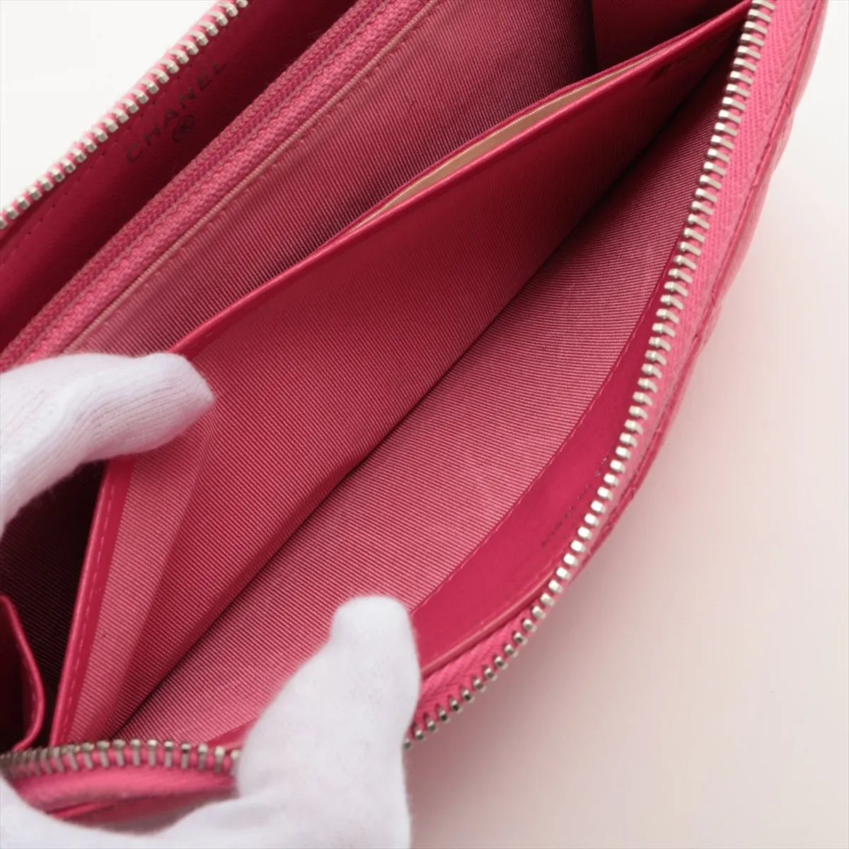 Matelassé Lambskin Round Zip Wallet, Pink, Silver Hardware, 19367186 — view 7