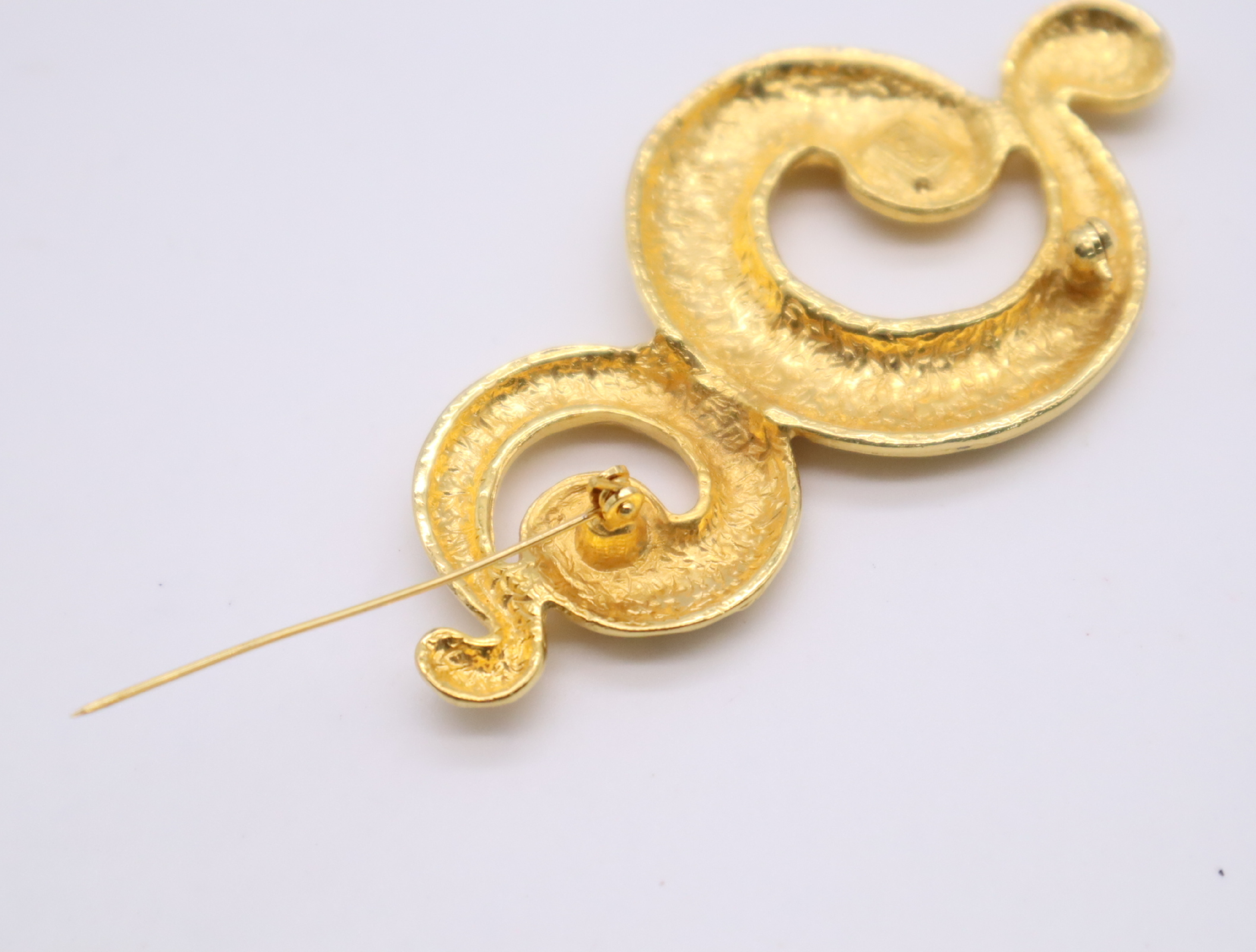 Alloy Streamlined Vintage Pin Brooch Gold Brooch — view 4