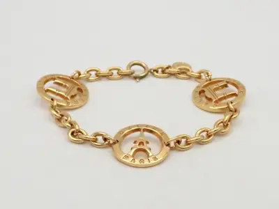 Other lines: Precious metal bracelets and bangles (metal), wrist circumference approximately 18 cm.