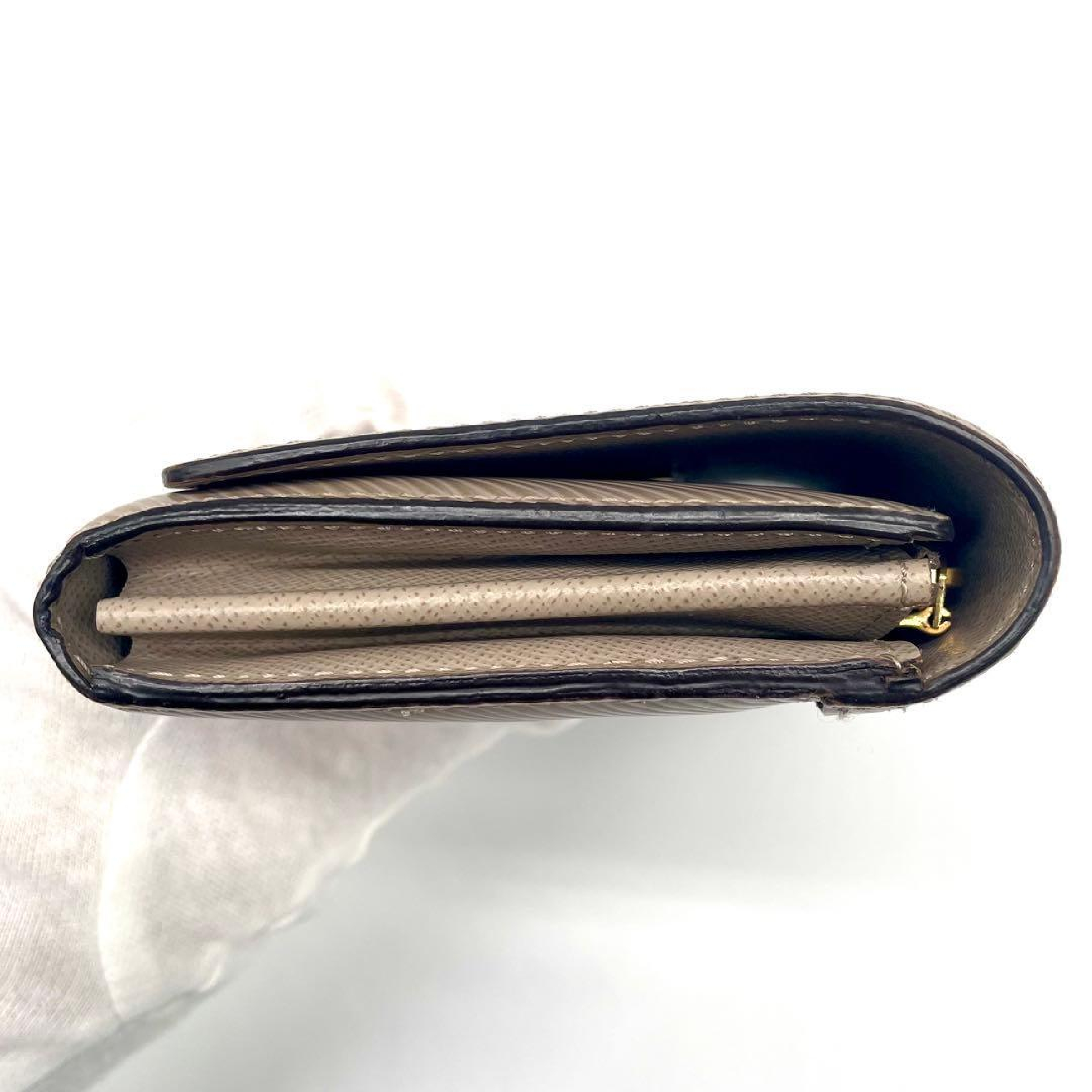 LV Twist Epi Long Wallet Beige M67510 Wallet — view 6