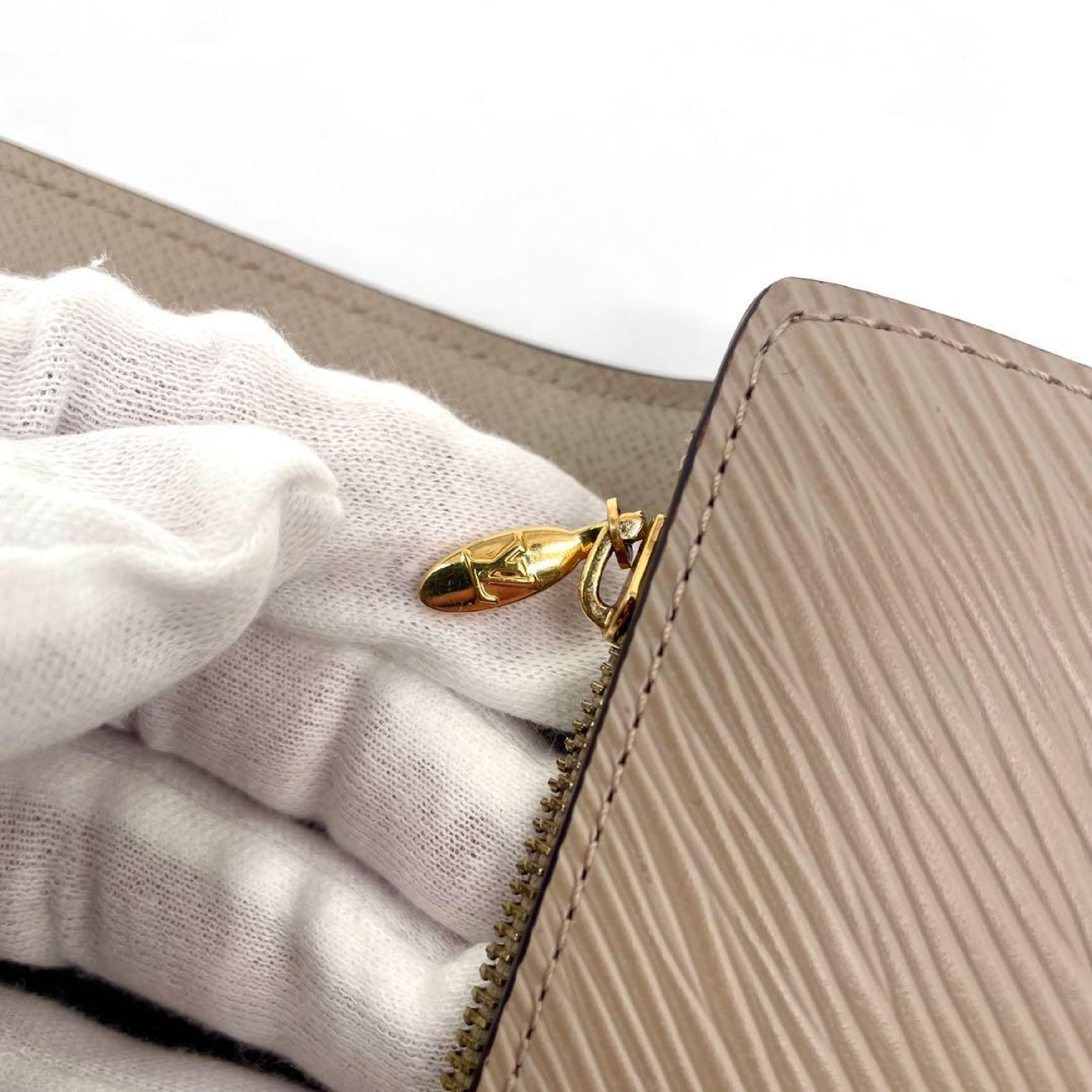 LV Twist Epi Long Wallet Beige M67510 Wallet — view 9