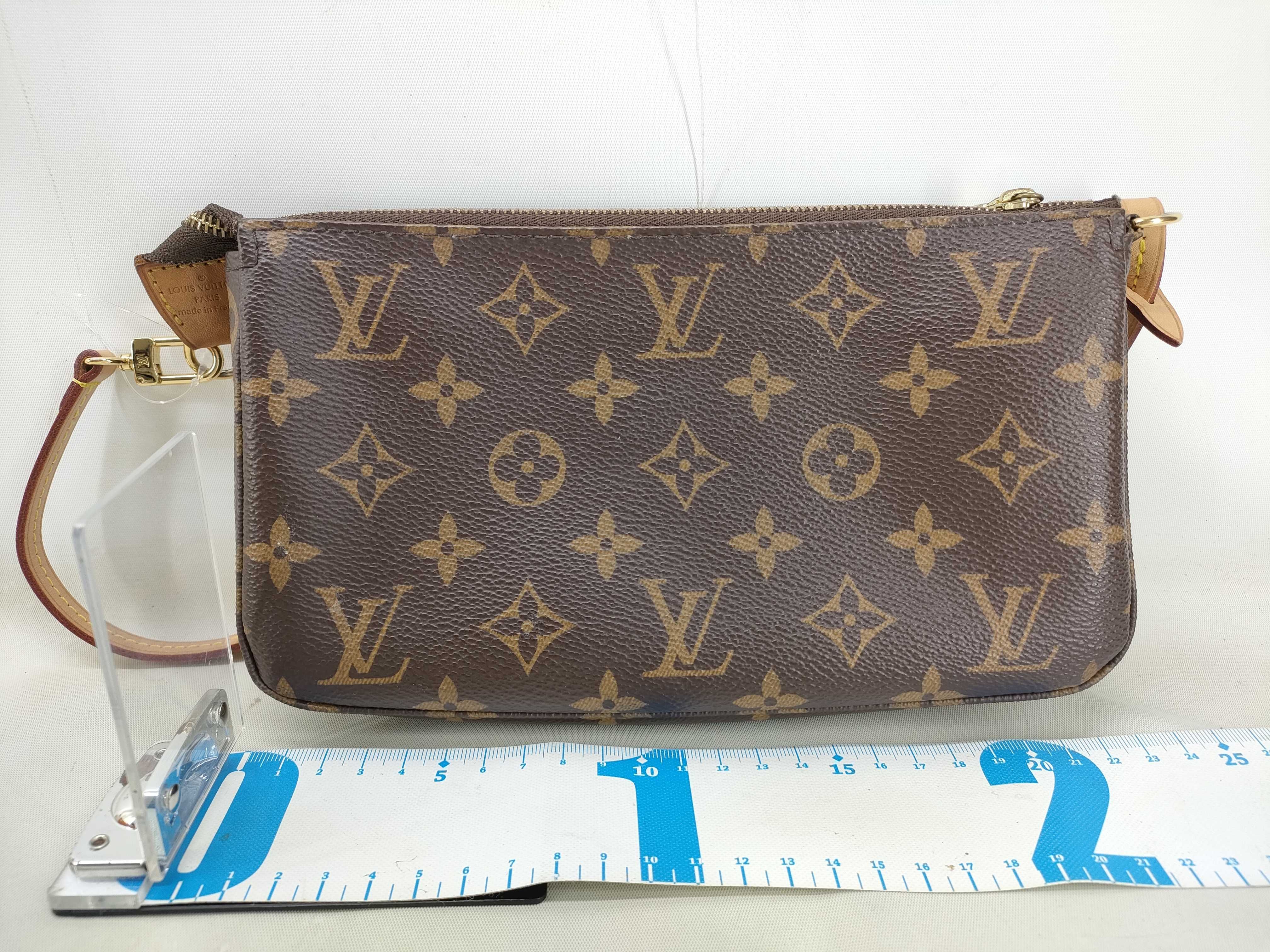 Monogram LV Pochette Accessoires New Model Monogram M40712 MB4250 Shoulder Bag — view 2
