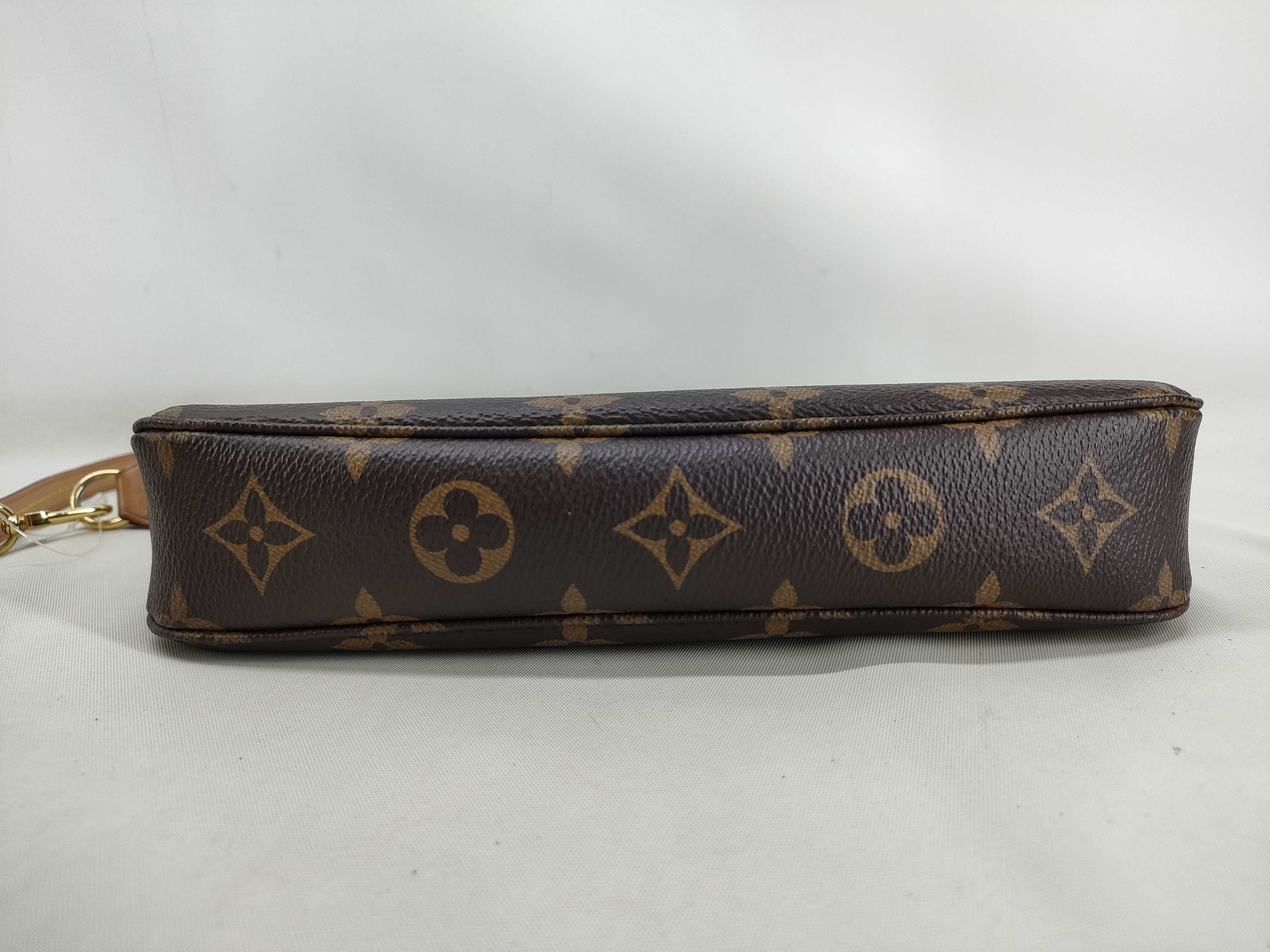 Monogram LV Pochette Accessoires New Model Monogram M40712 MB4250 Shoulder Bag — view 3