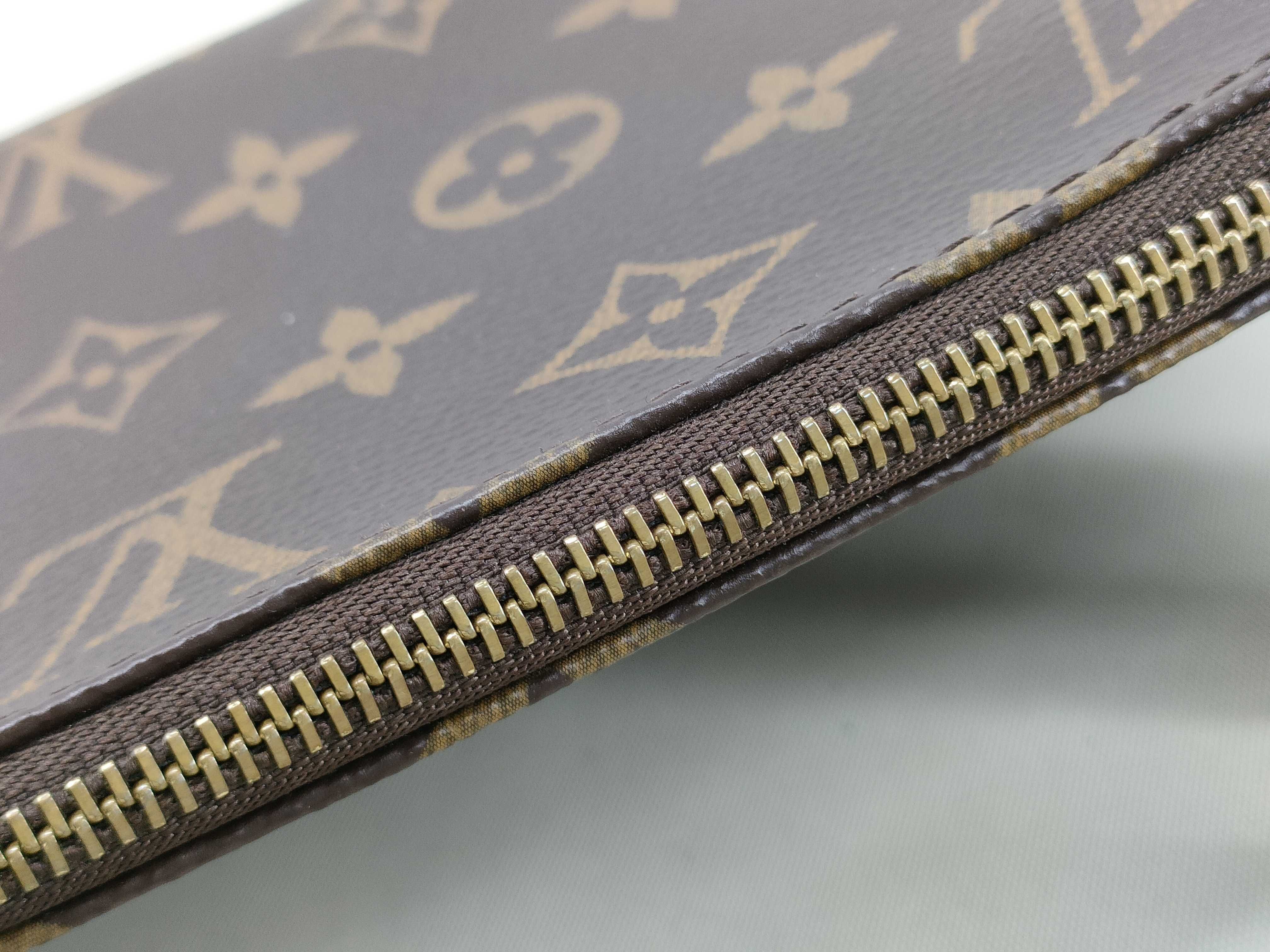Monogram LV Pochette Accessoires New Model Monogram M40712 MB4250 Shoulder Bag — view 9