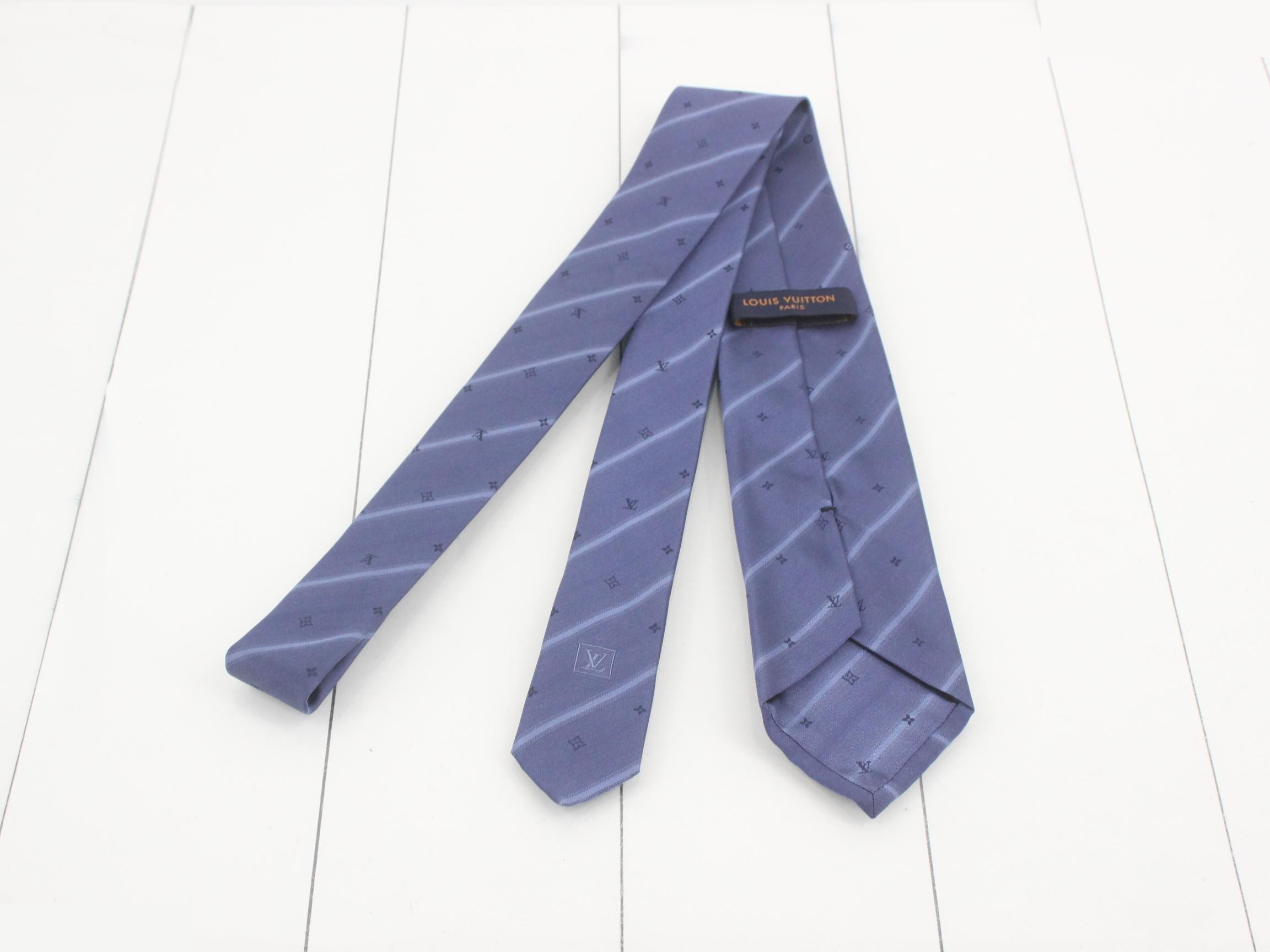 tie — view 2