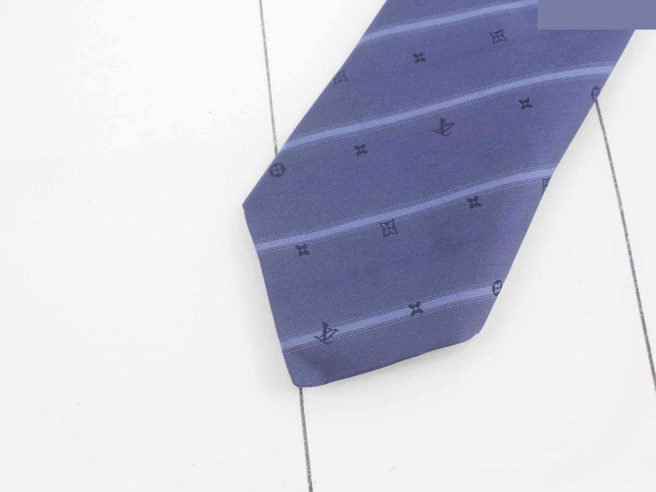 tie — view 3