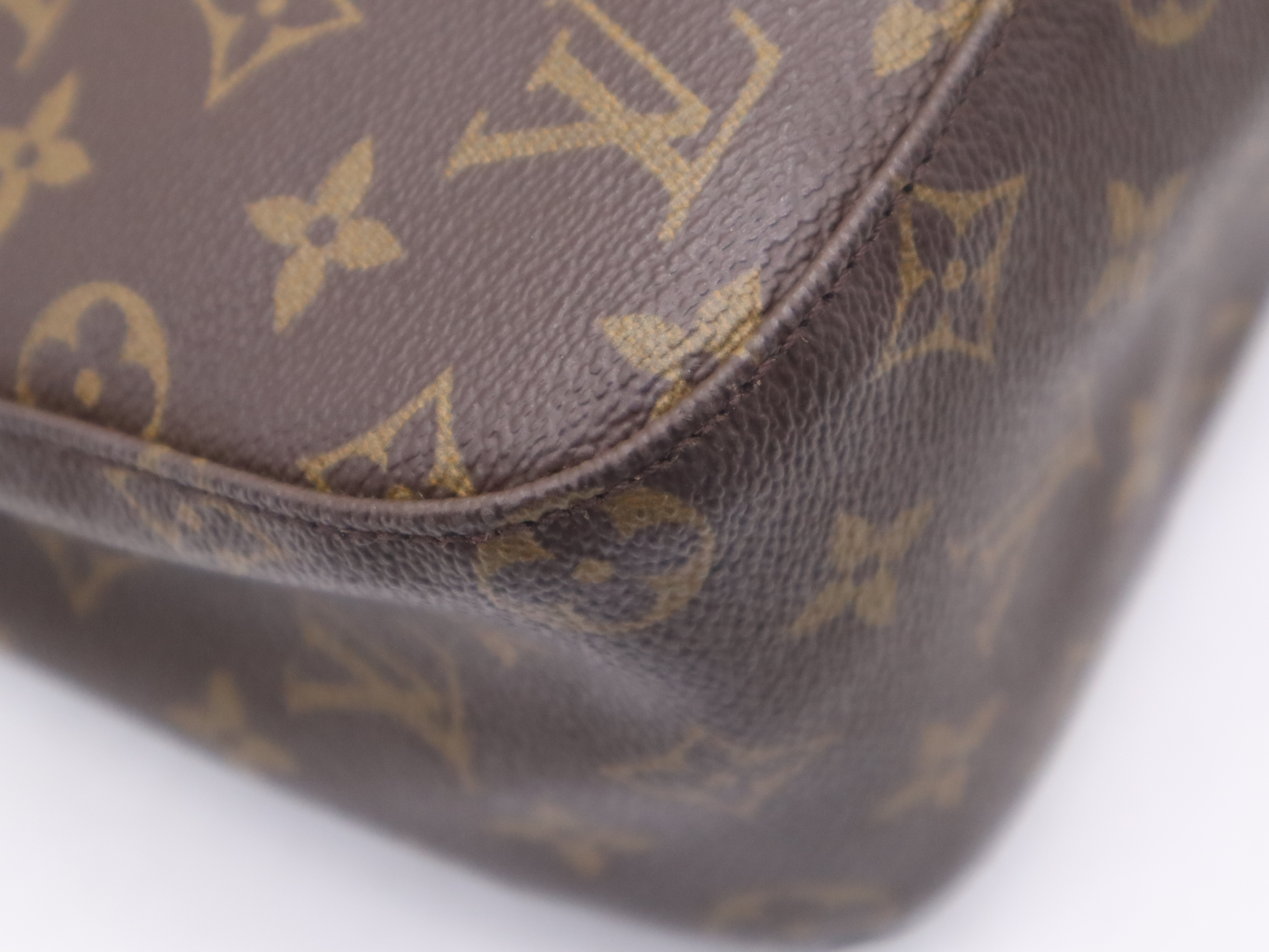 M51146 Monogram Looping MM Shoulder Bag — view 9