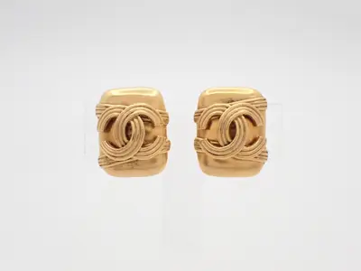 Earrings with Coco Mark design, gold.