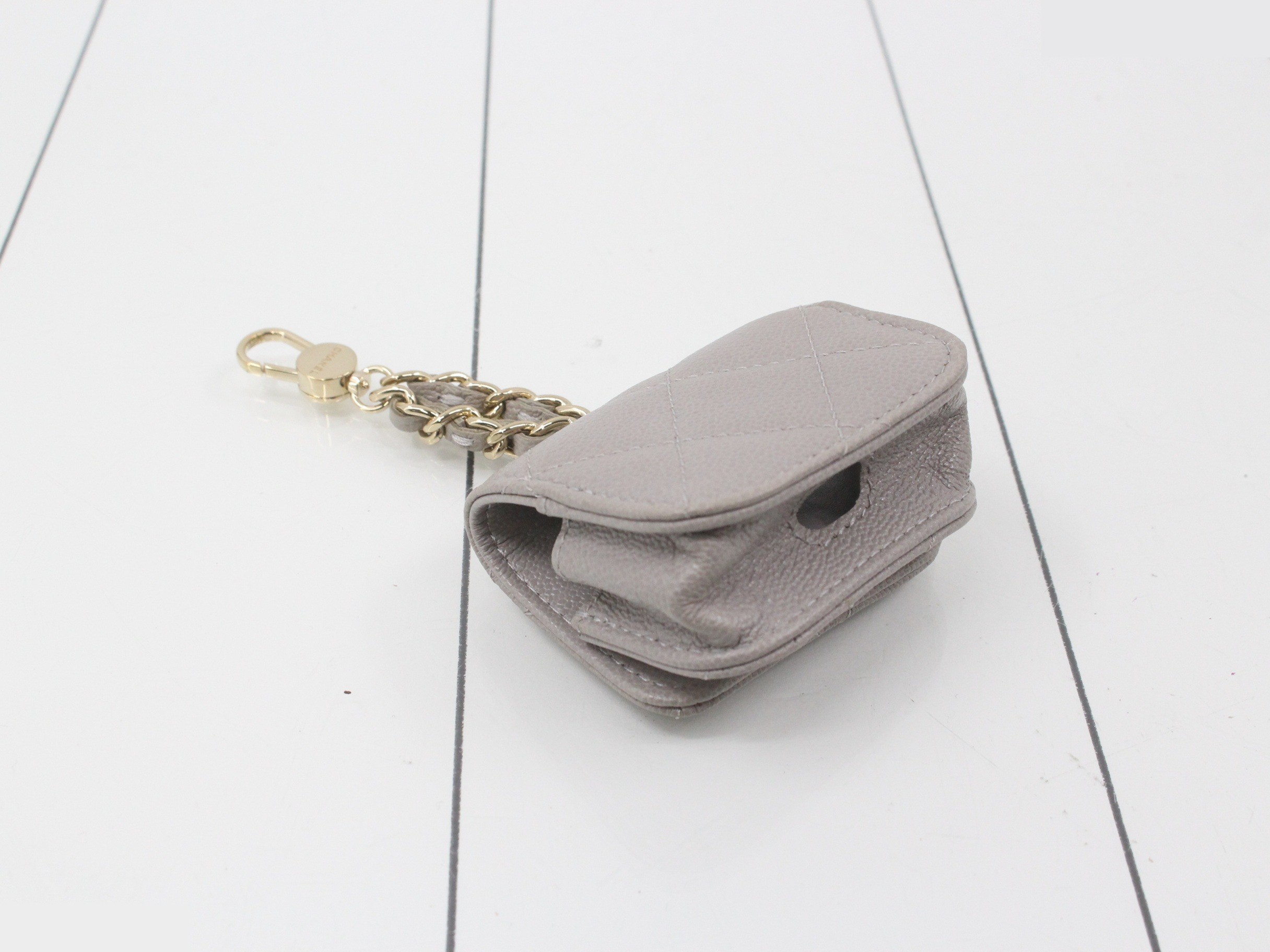 Caviar skin (small accessories) and earpods case — view 2