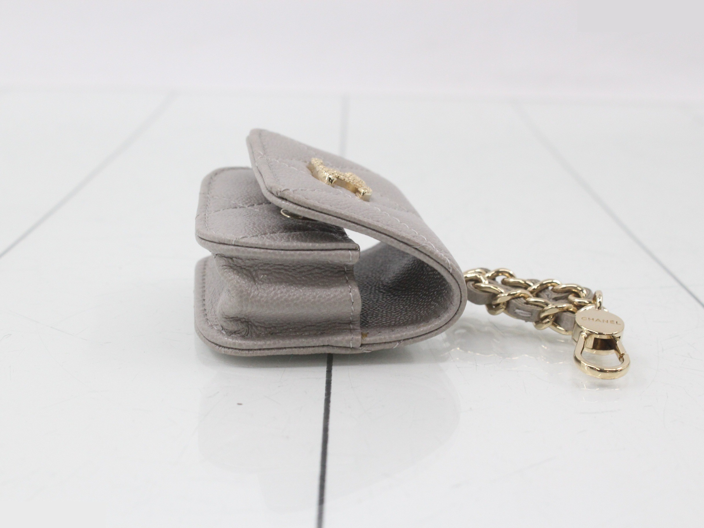 Caviar skin (small accessories) and earpods case — view 3