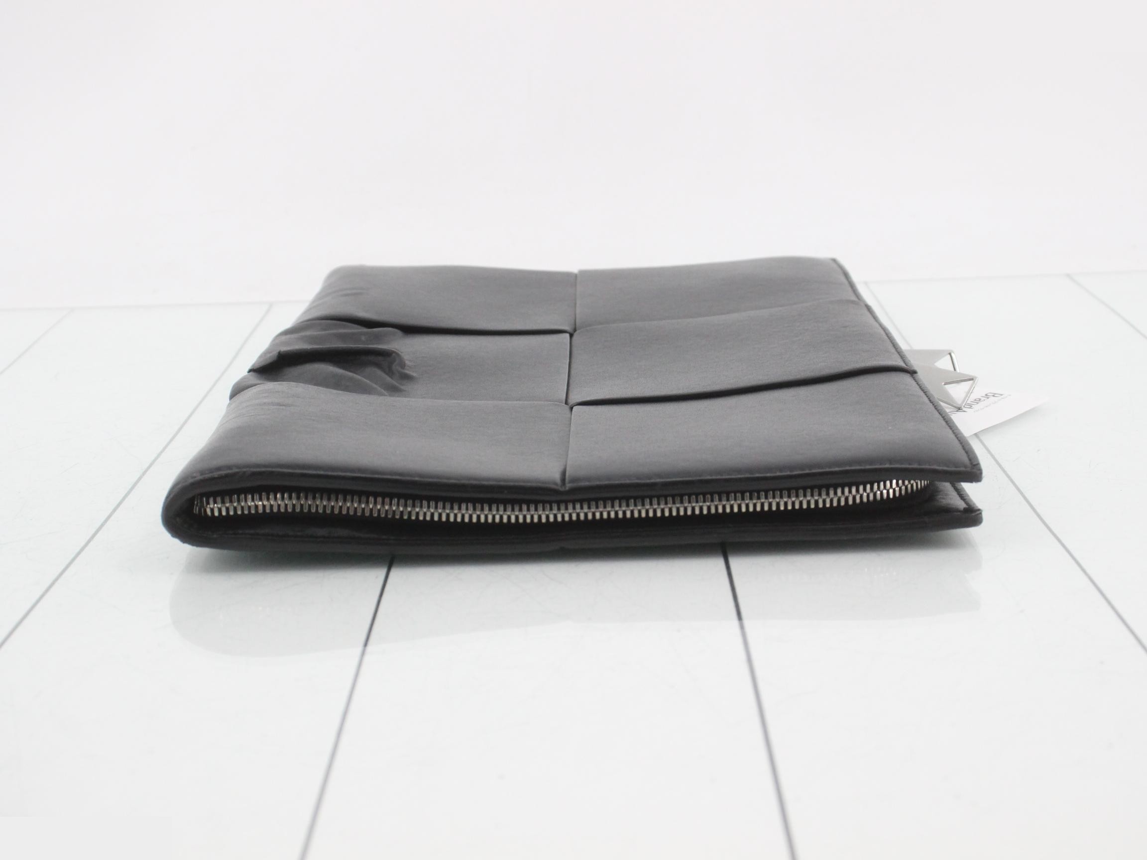 Arco Cassette Clutch Bag, Nero — view 3