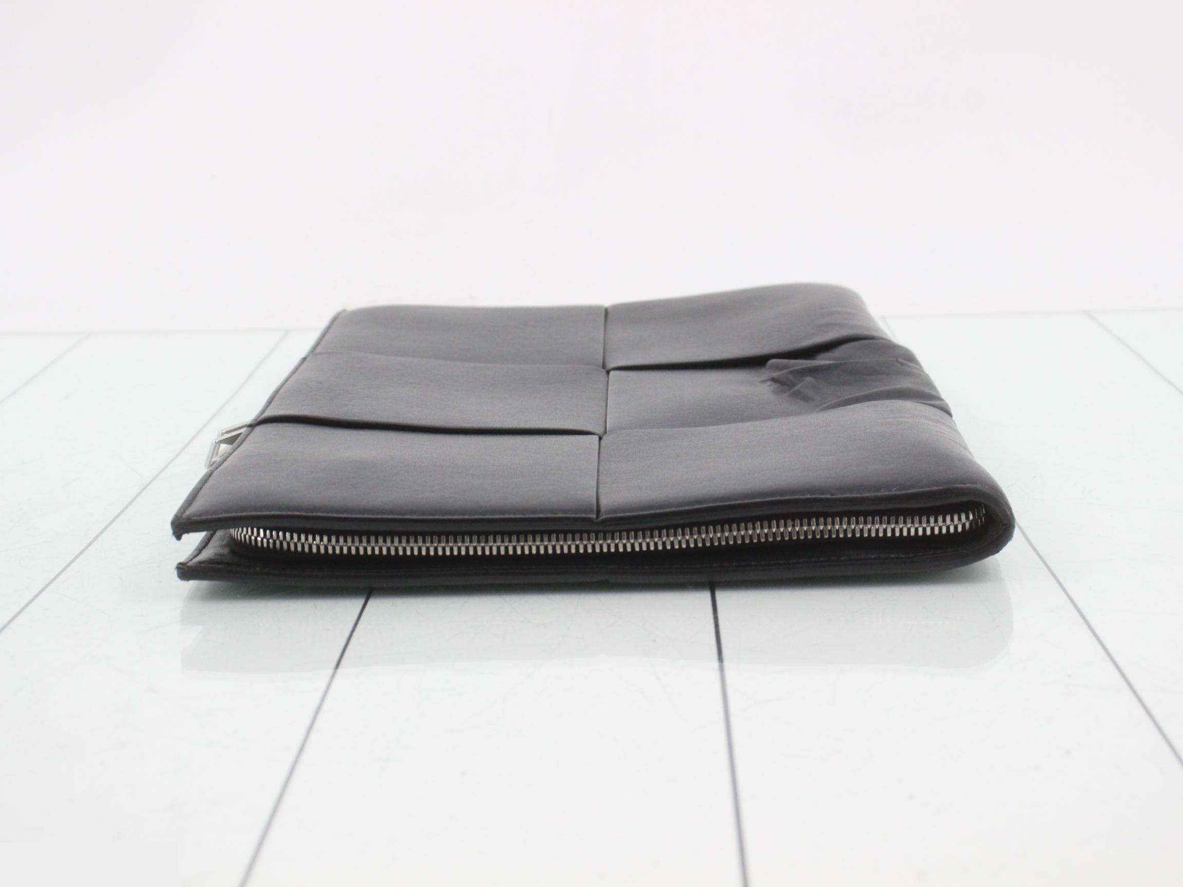 Arco Cassette Clutch Bag, Nero — view 4