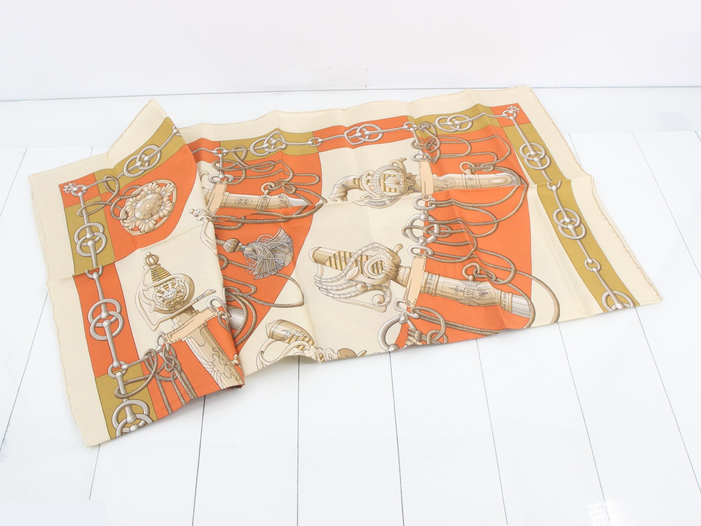 Beige scarf — view 3