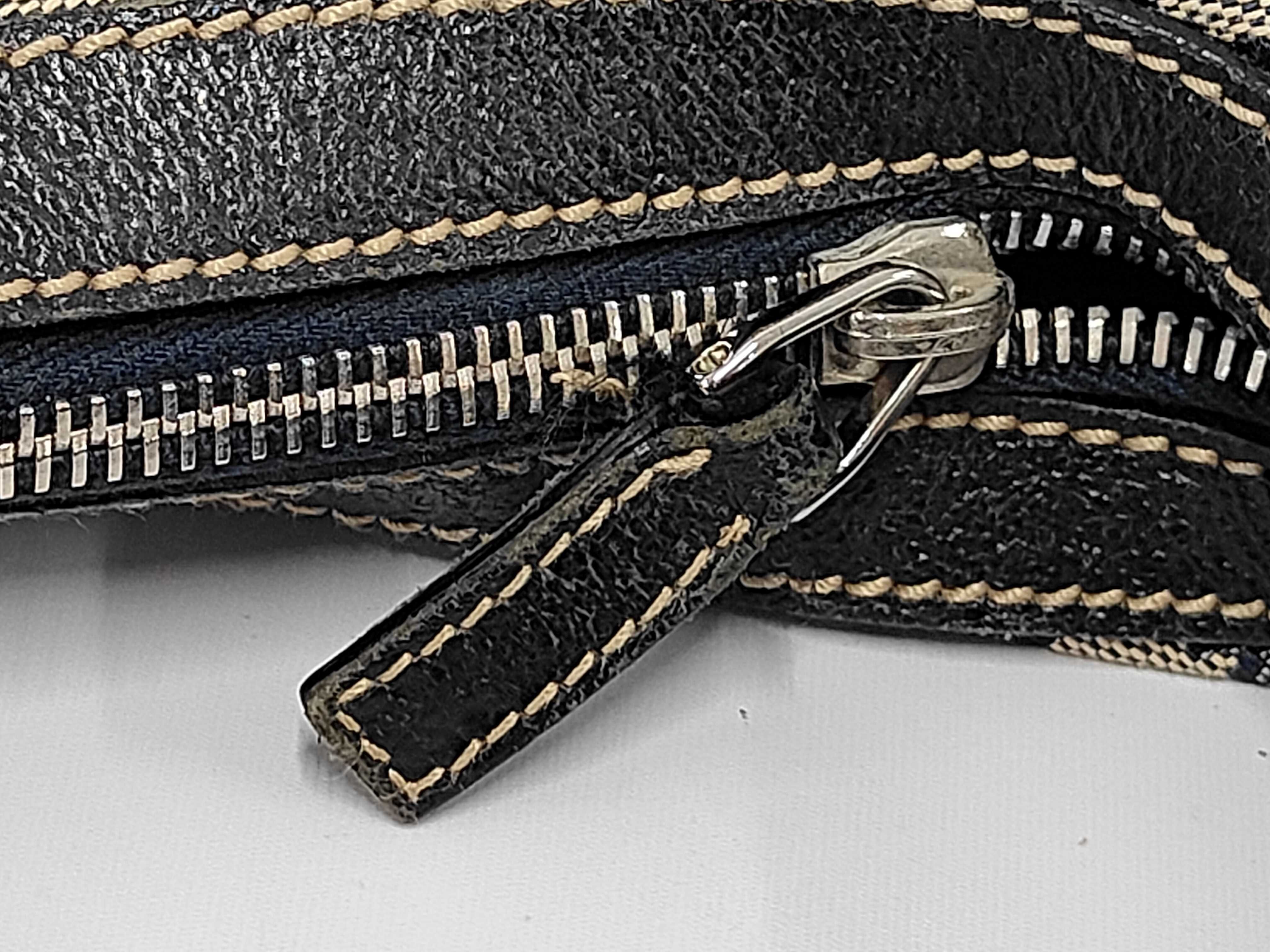 GG Canvas Shoulder Bag — view 14
