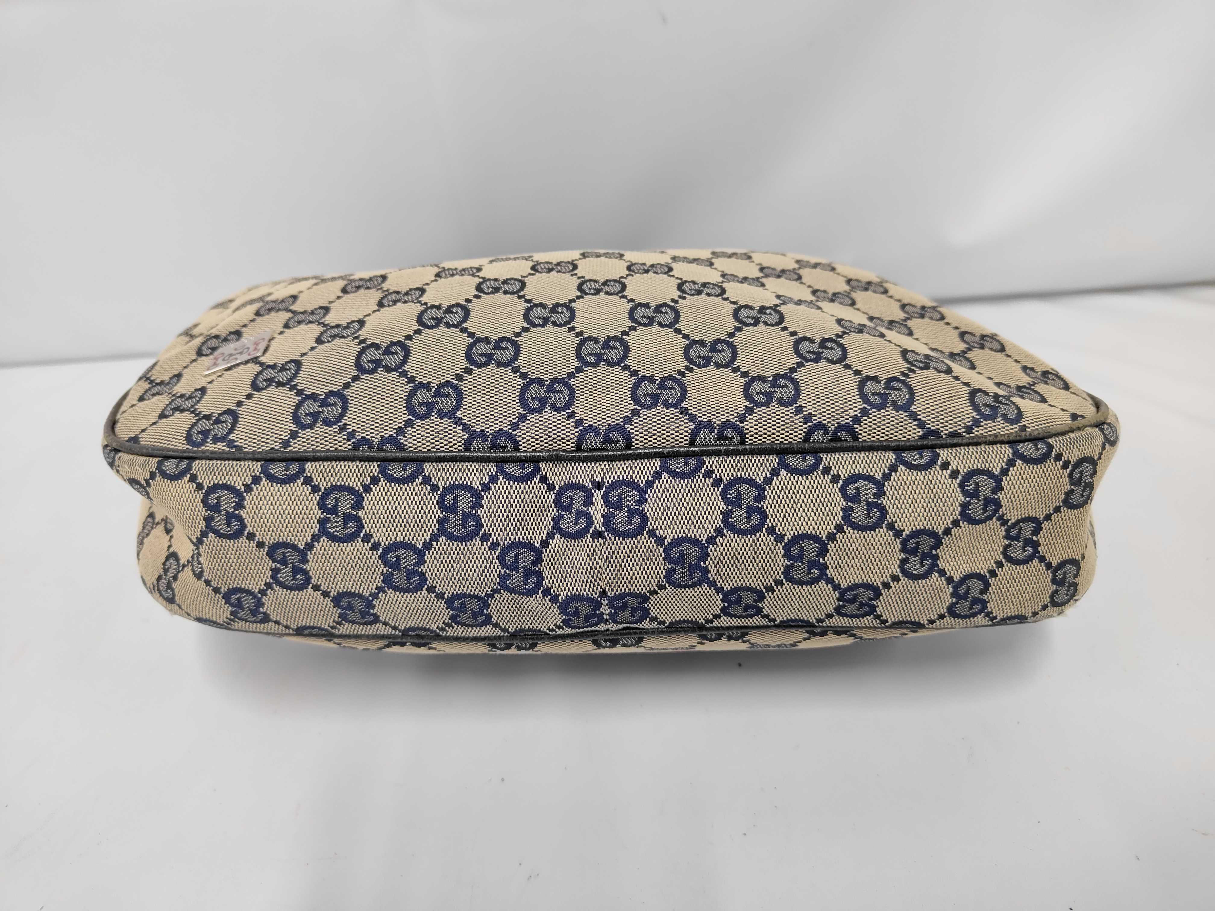 GG Canvas Shoulder Bag — view 3