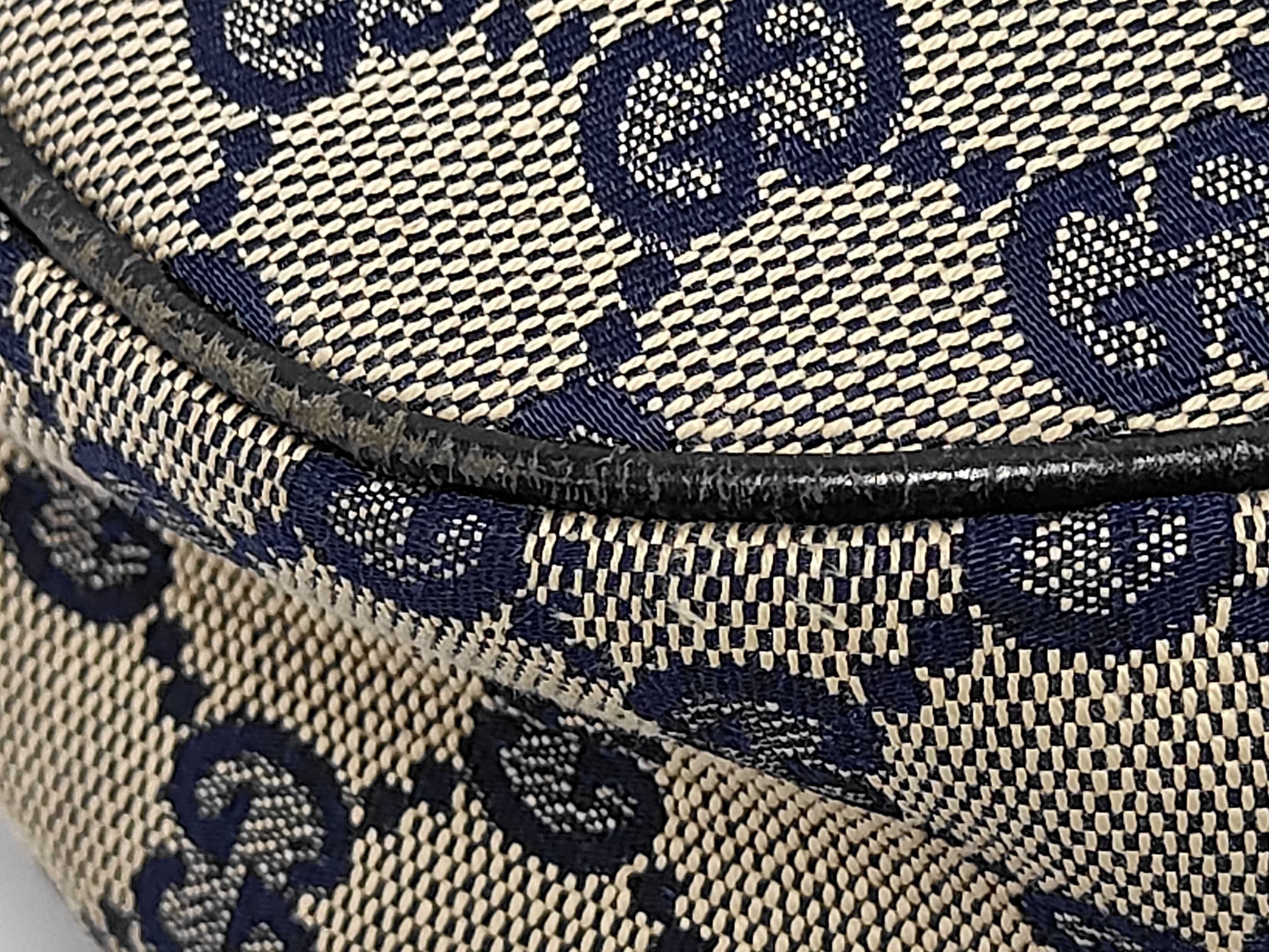 GG Canvas Shoulder Bag — view 4