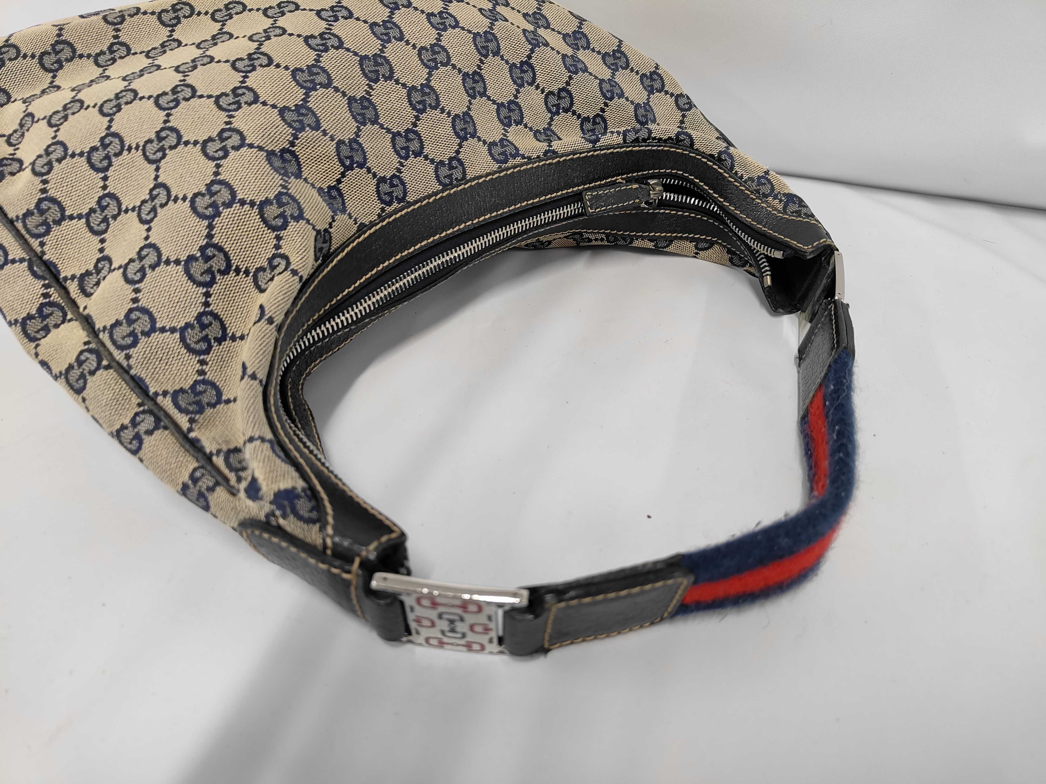 GG Canvas Shoulder Bag — view 5