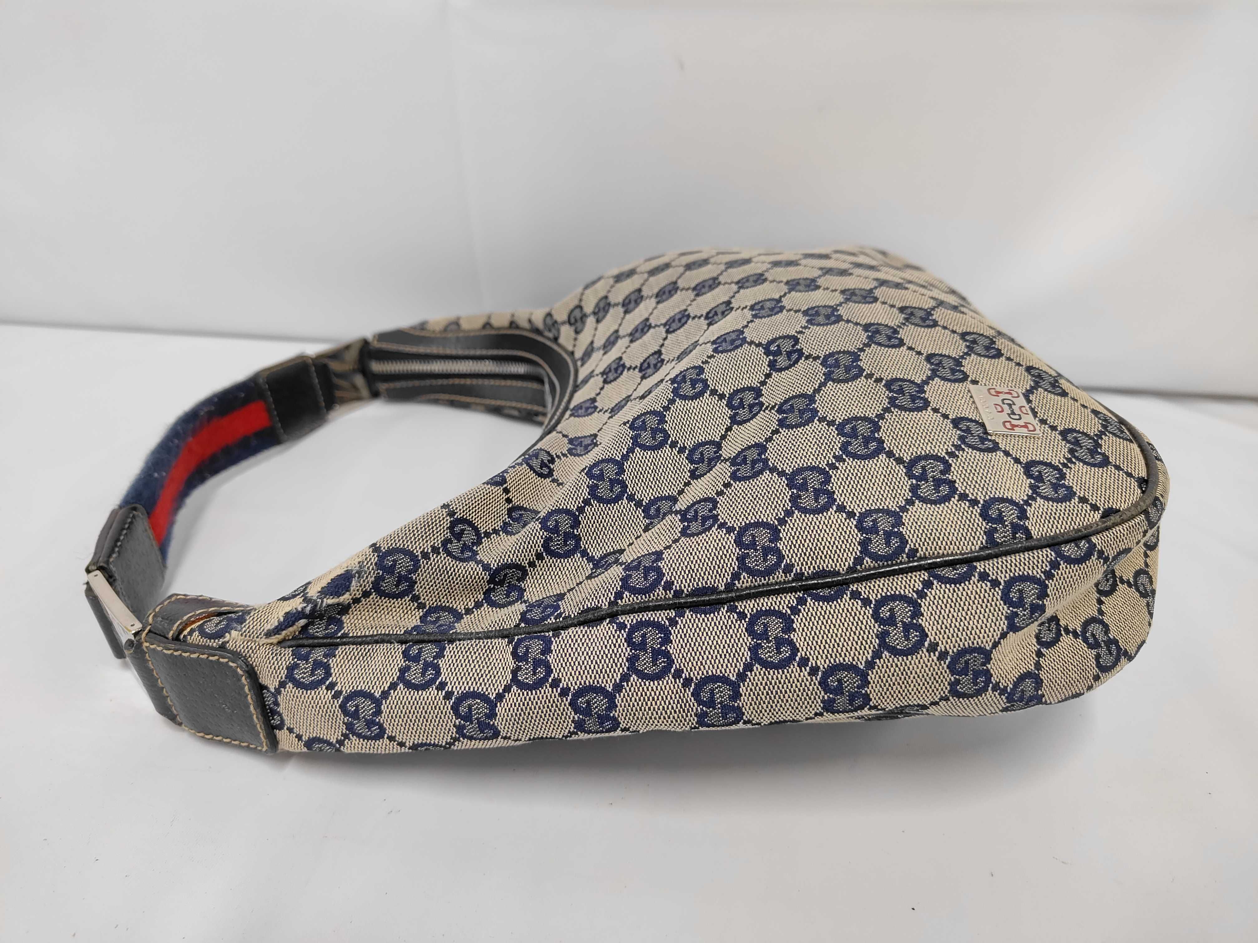 GG Canvas Shoulder Bag — view 9