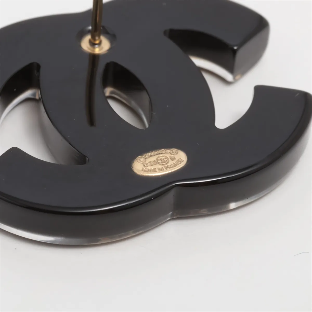 Cocomark Icon D23B Earrings (for both ears) Resin x GP Black Thread — view 5