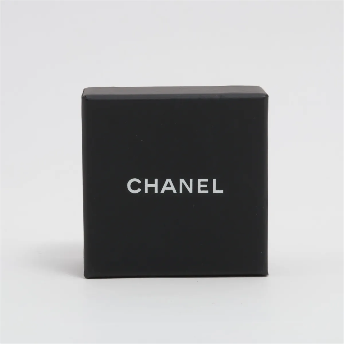 Cocomark Icon D23B Earrings (for both ears) Resin x GP Black Thread — view 6