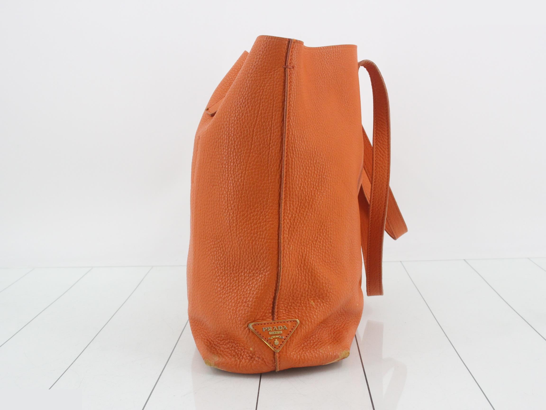 Leather triangular plate tote bag, orange — view 4