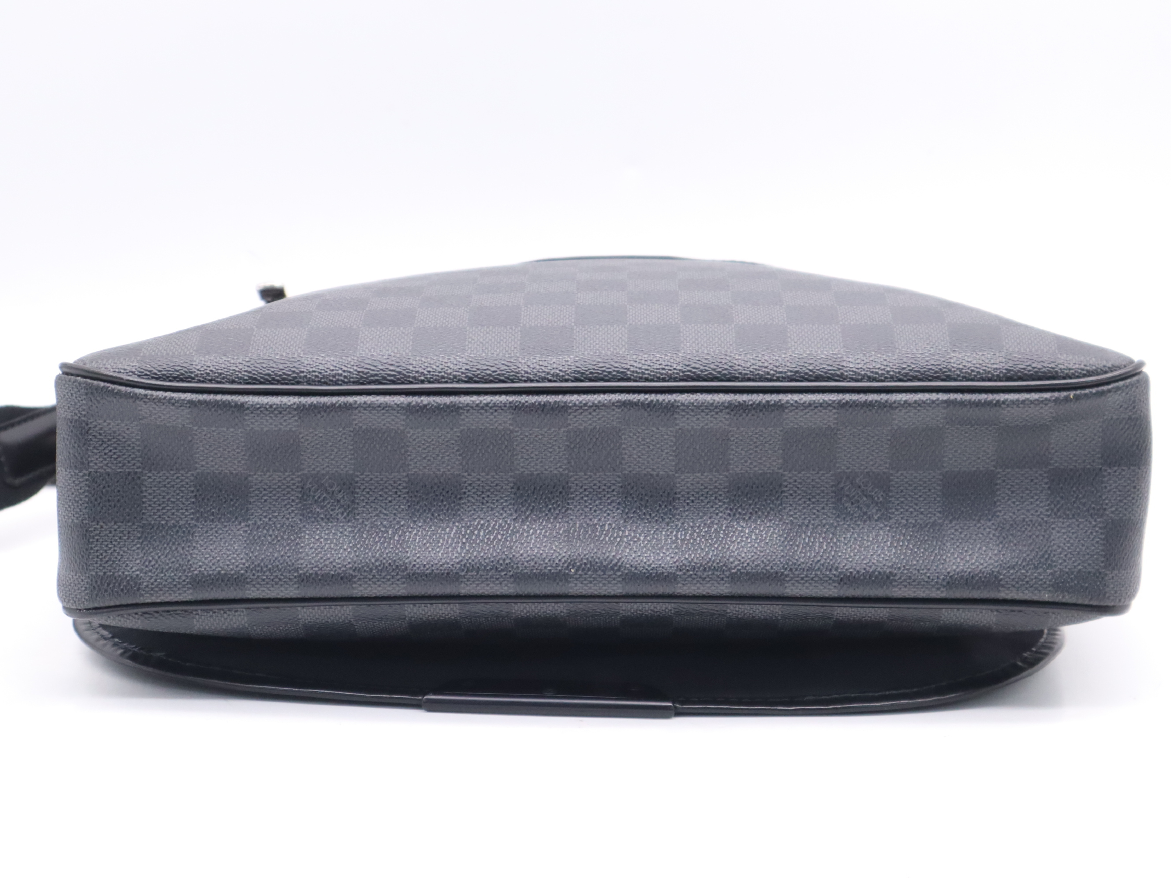 N58029 Graphite Daniel MM Shoulder Bag — view 4