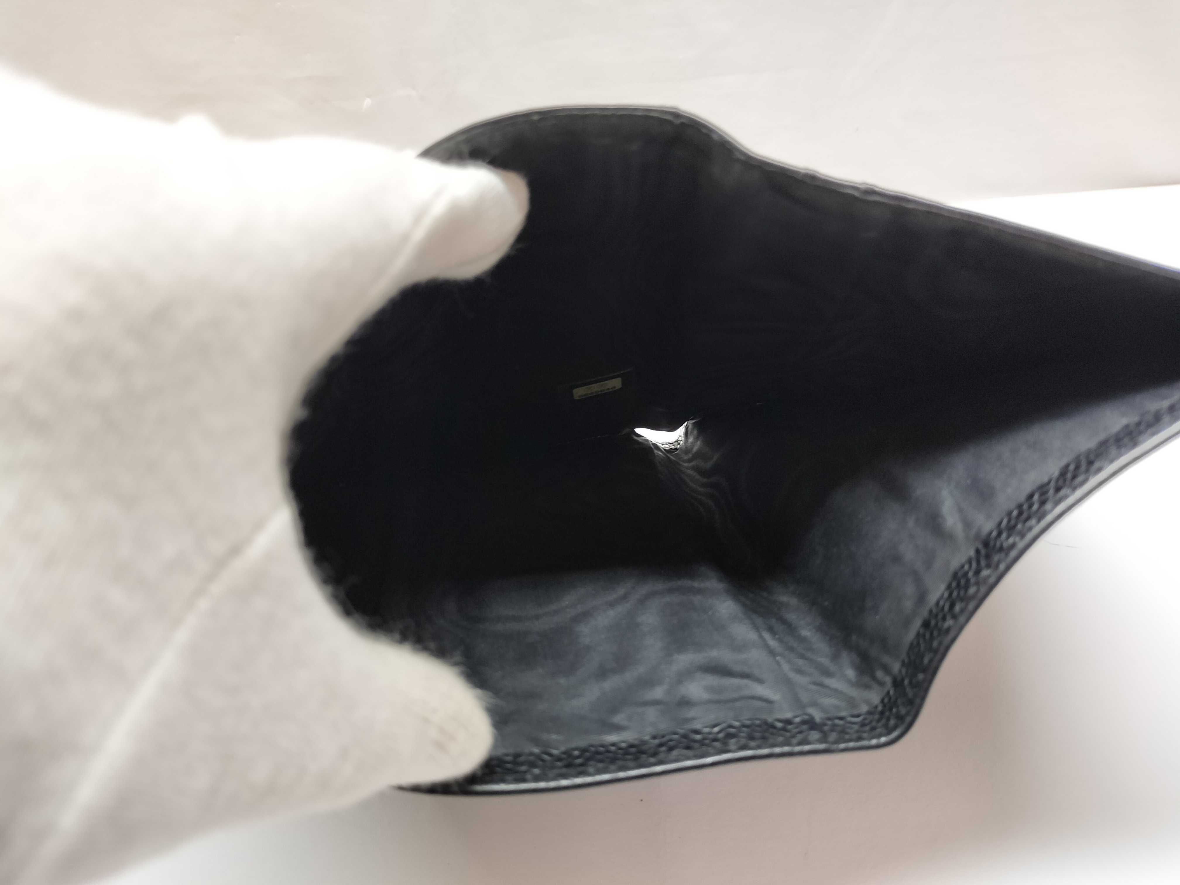 Caviar Skin Coco Tri-fold Wallet — view 11