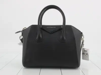 Other lines: Bags and shoulder bags