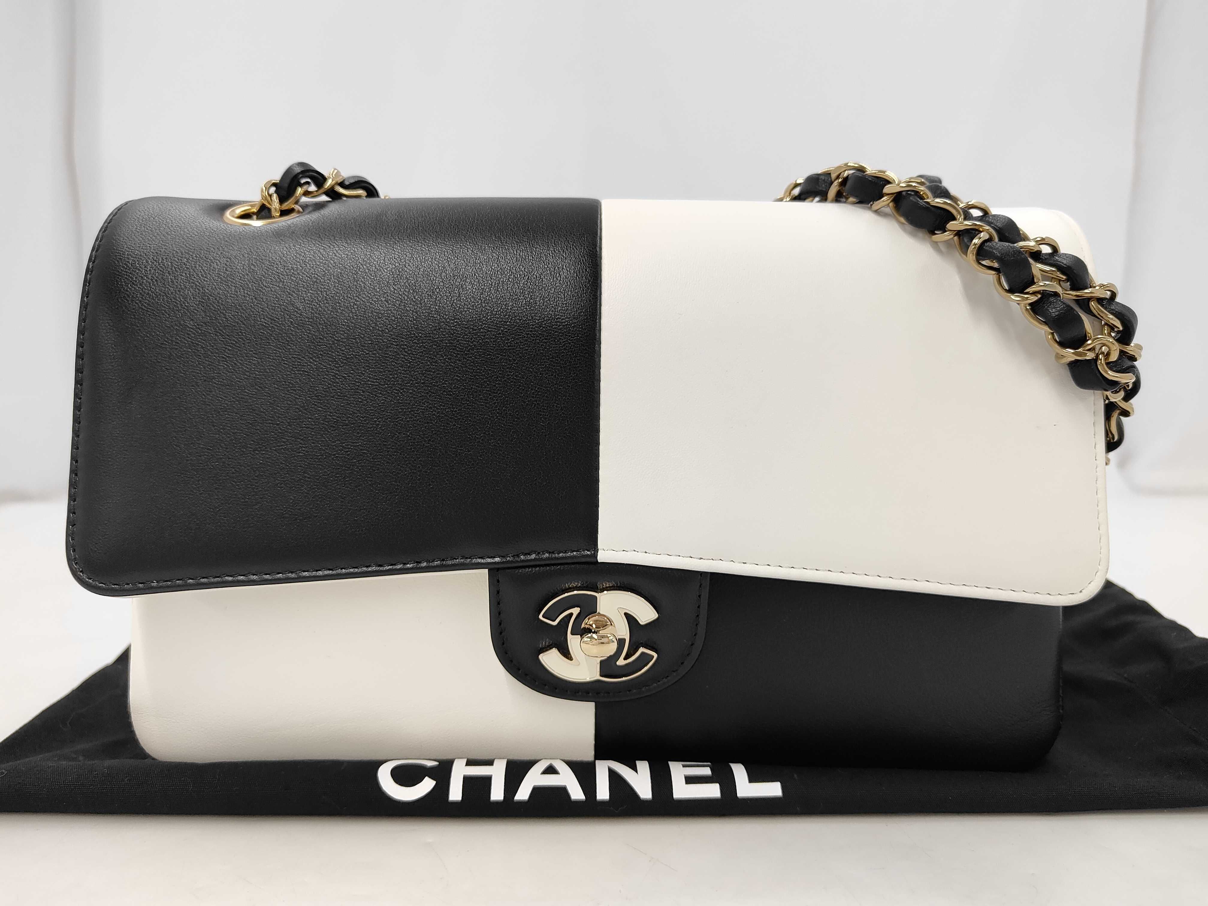 Matelassé Double Flap Black x White Serial Plate Chain Shoulder Bag