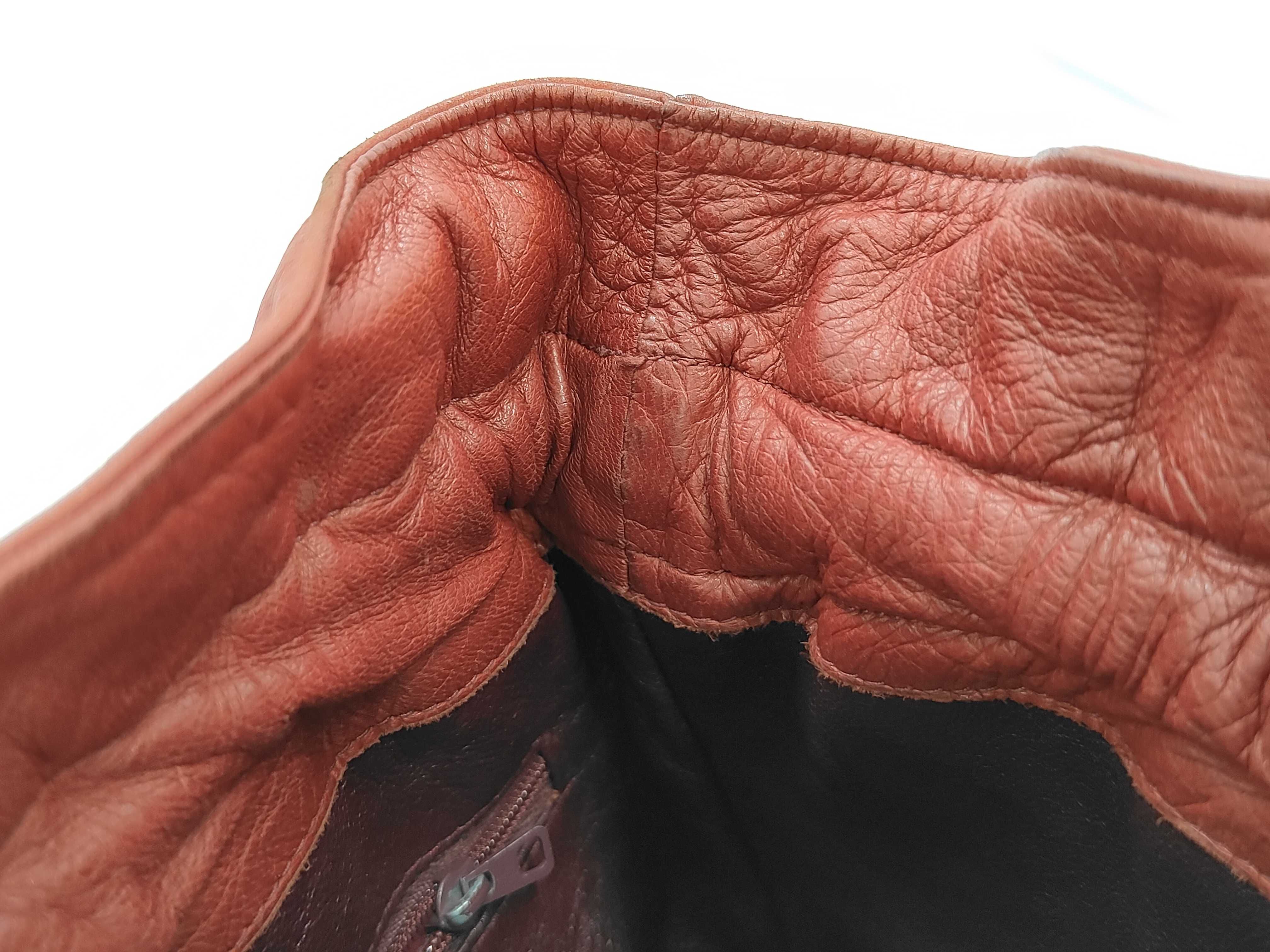 Matelassé drawstring shoulder bag, red. — view 13