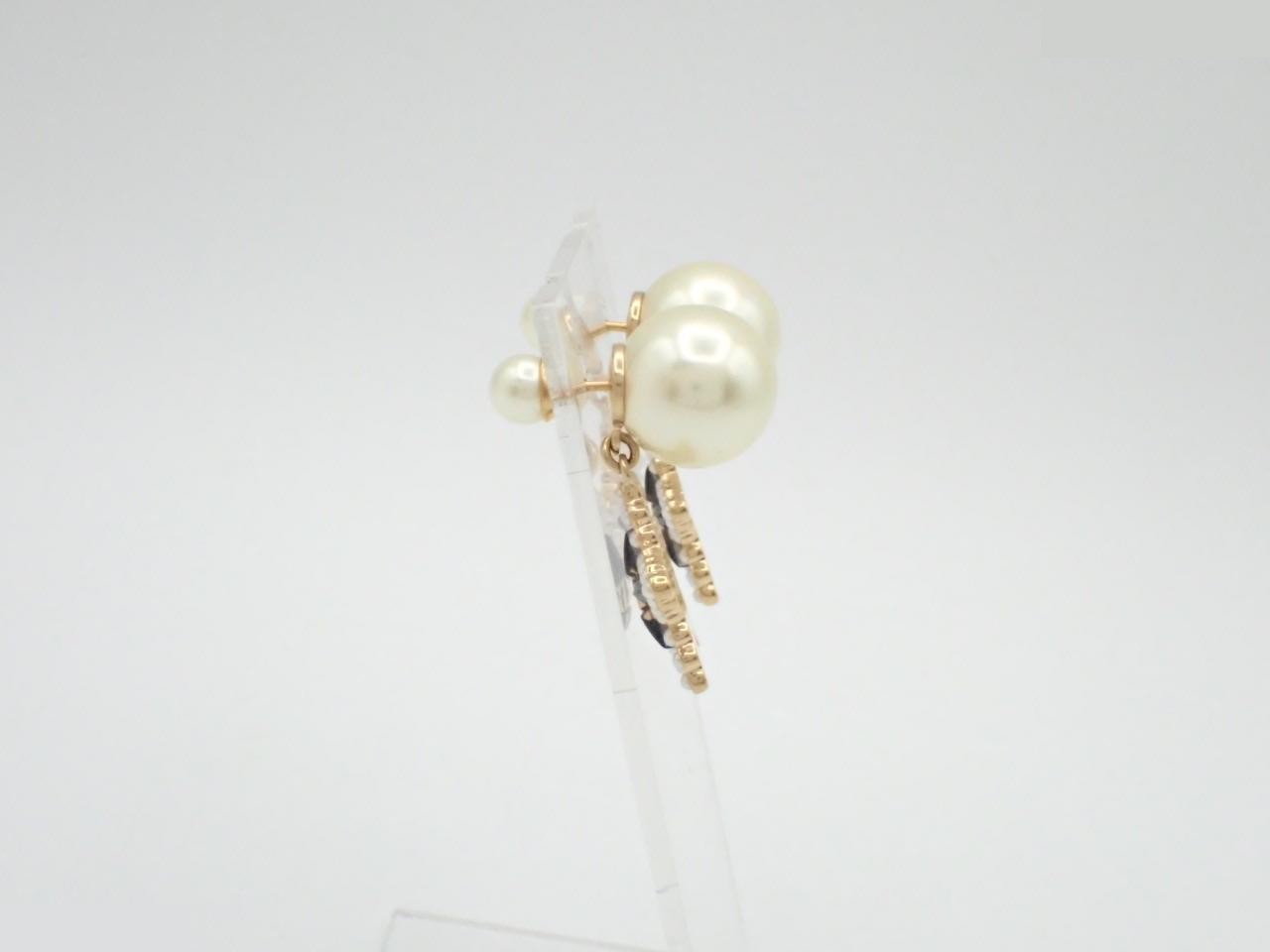 Gold earrings — view 3