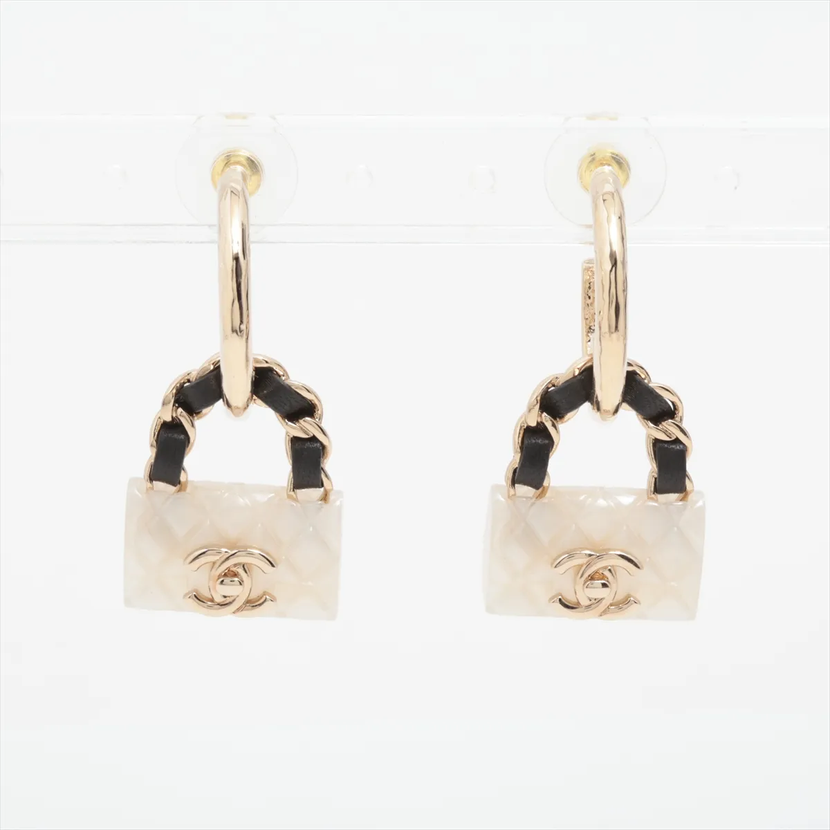Cocomark Matelasse B23C Earrings (for both ears) GP x Plastic x Leather Gold