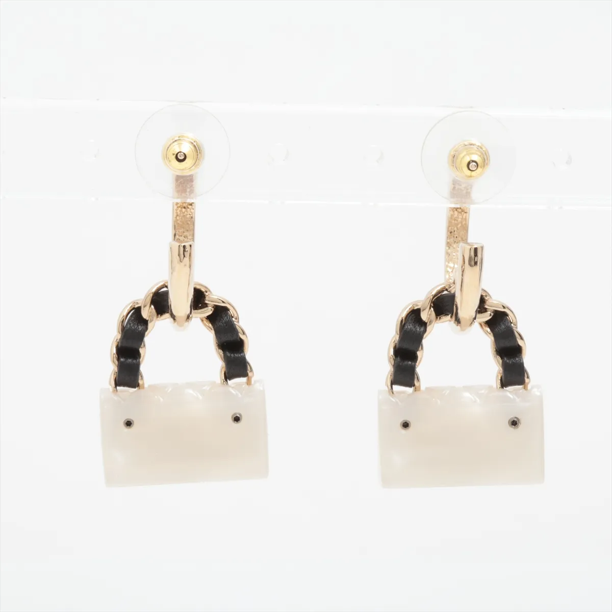 Cocomark Matelasse B23C Earrings (for both ears) GP x Plastic x Leather Gold — view 2