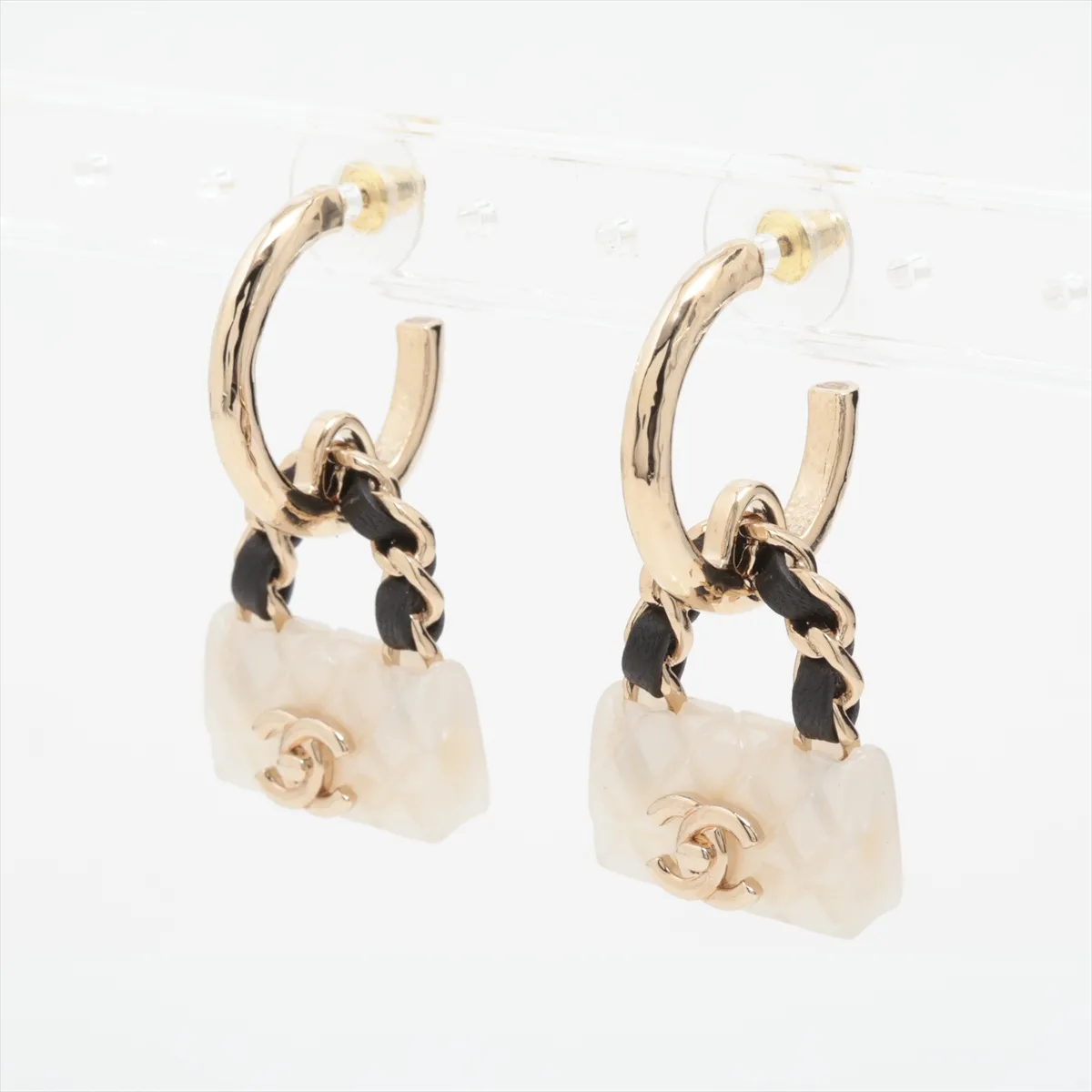 Cocomark Matelasse B23C Earrings (for both ears) GP x Plastic x Leather Gold — view 3