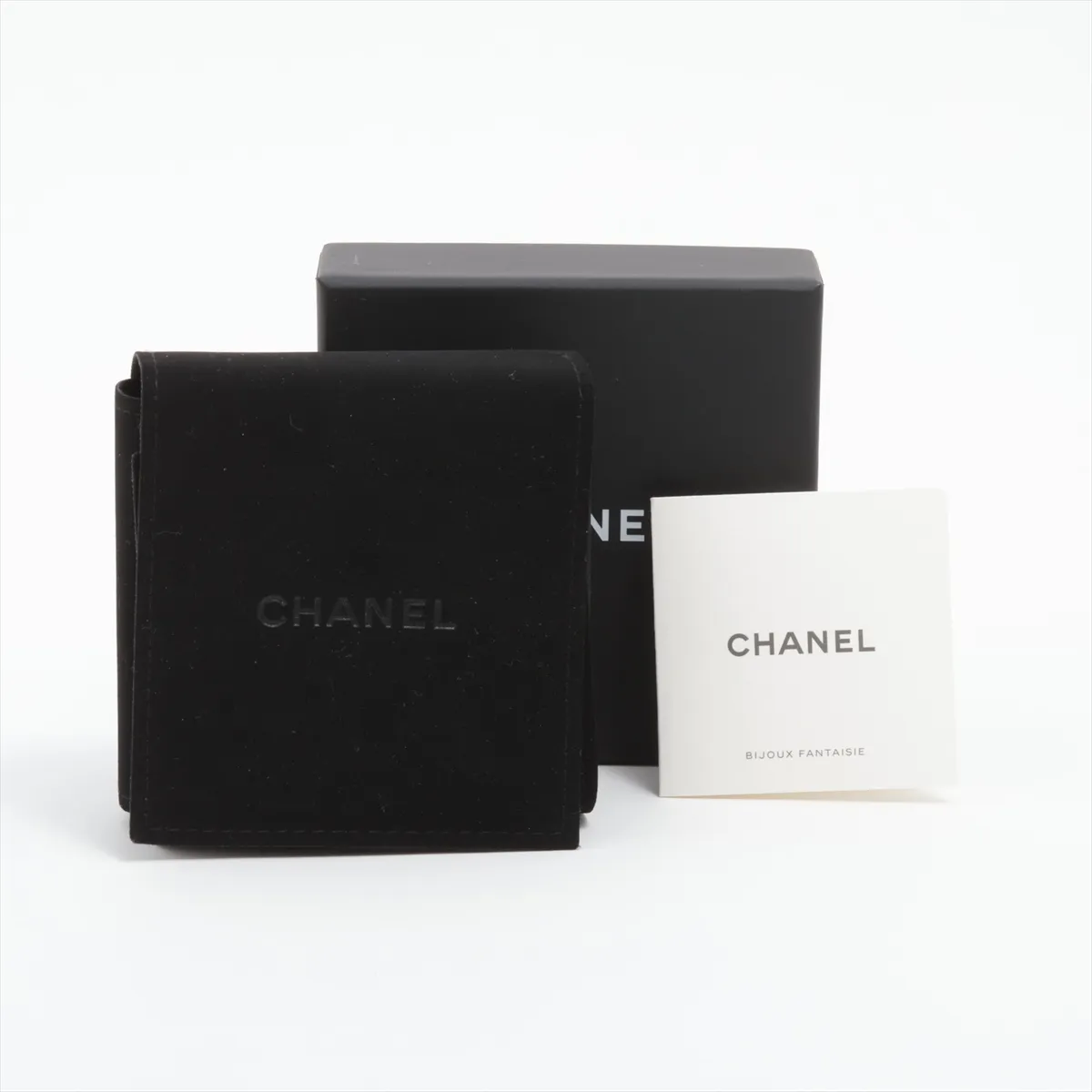 Cocomark Matelasse B23C Earrings (for both ears) GP x Plastic x Leather Gold — view 6