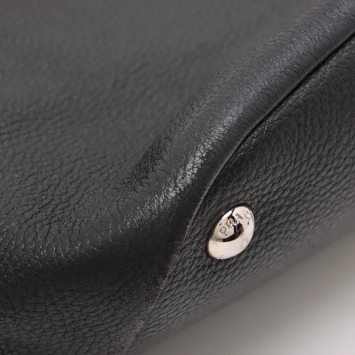 Vitello Dino Leather Shoulder Bag Black — view 13