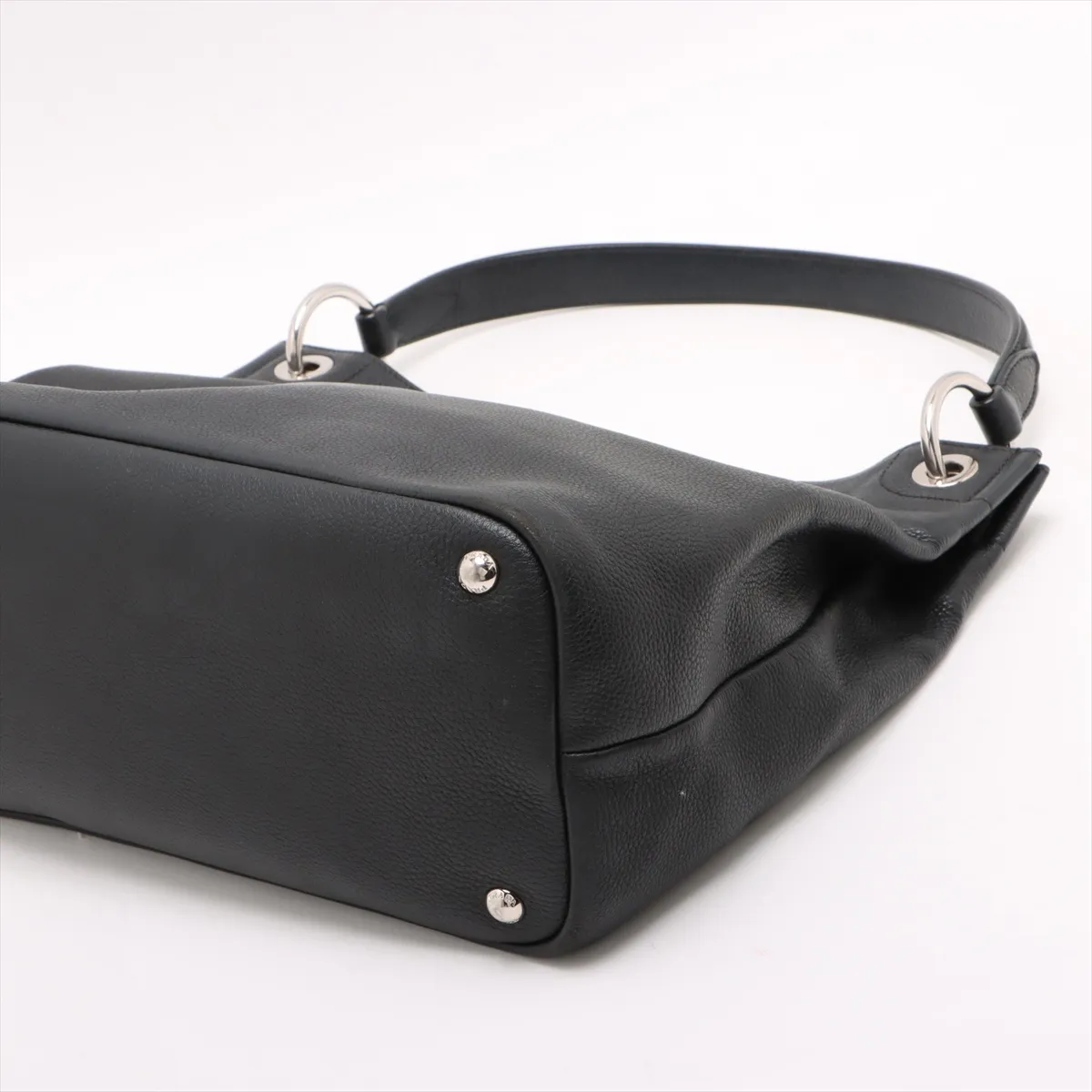 Vitello Dino Leather Shoulder Bag Black — view 3