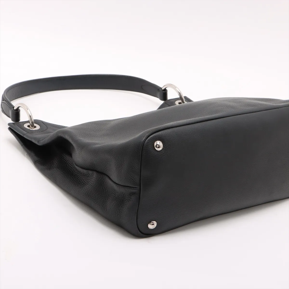 Vitello Dino Leather Shoulder Bag Black — view 4