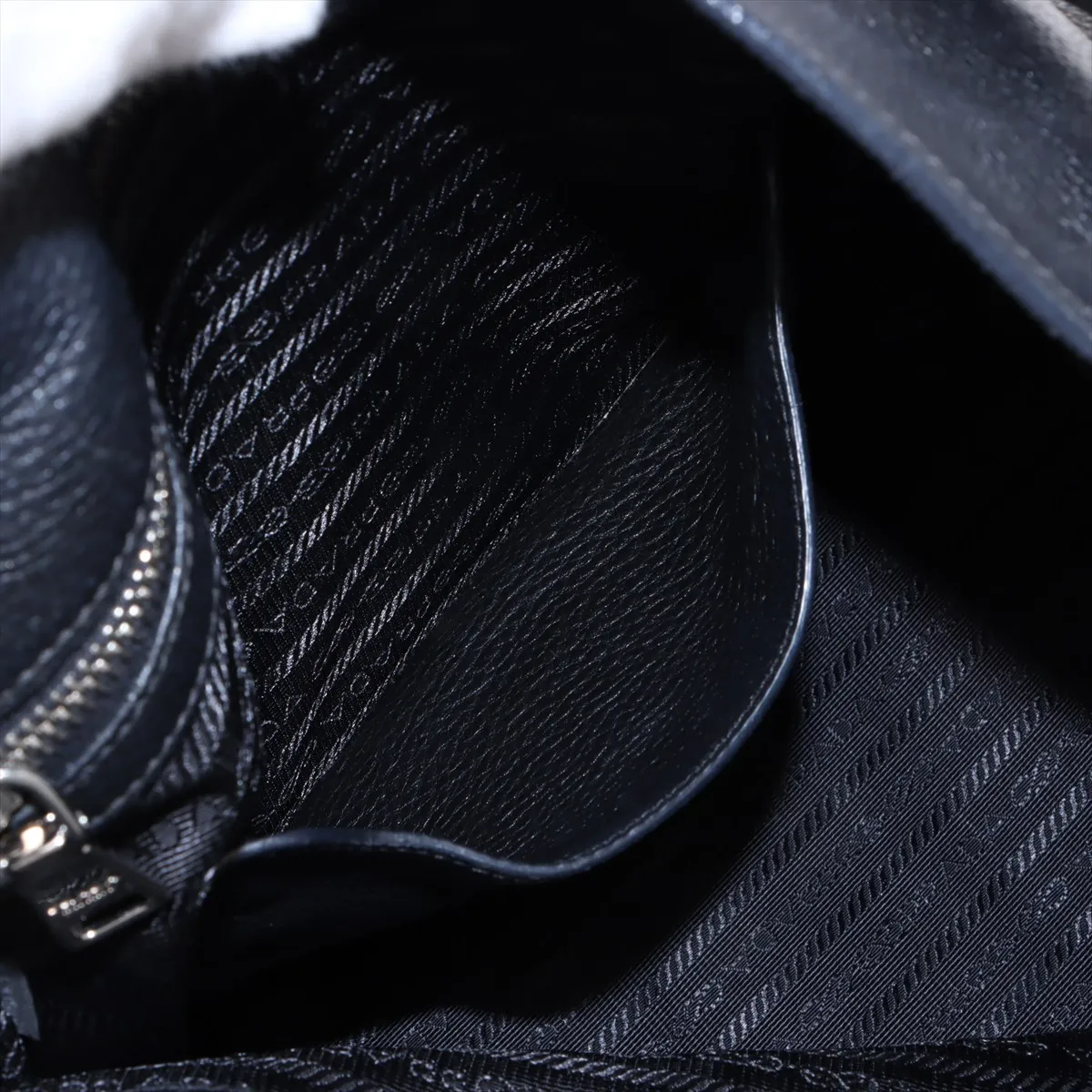 Vitello Dino Leather Shoulder Bag Black — view 9