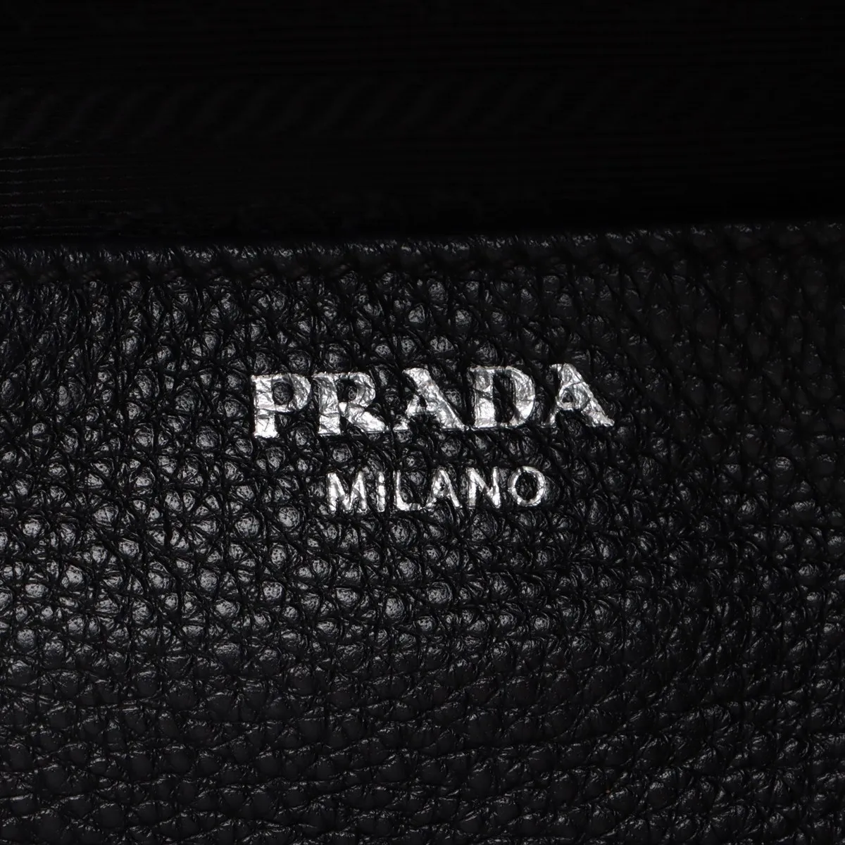 Vitello Dino Leather Shoulder Bag Black — view 10