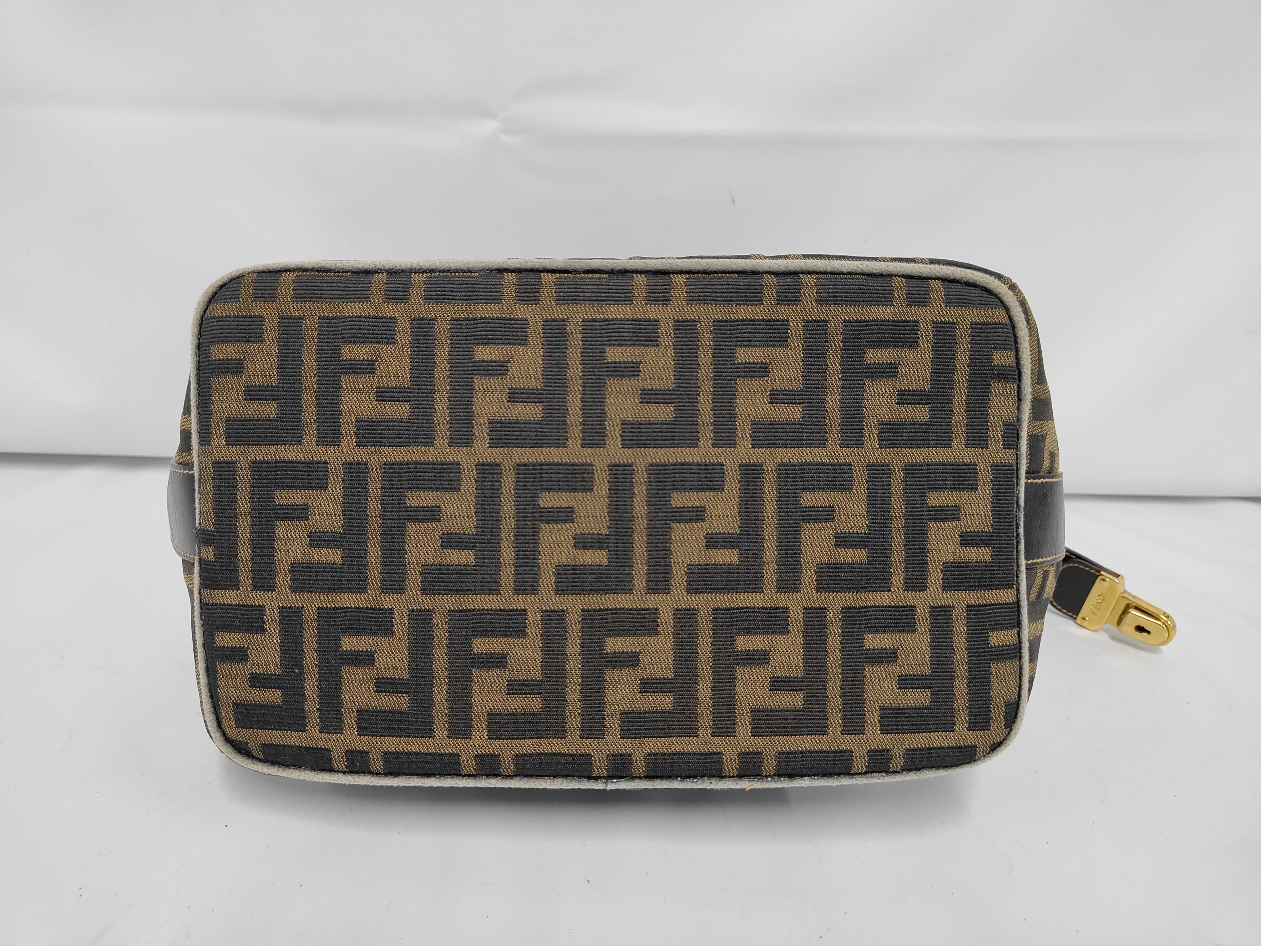 Zucca pattern Fendi Zucca canvas handbag 2291 brown handbag pouch handbag — view 3