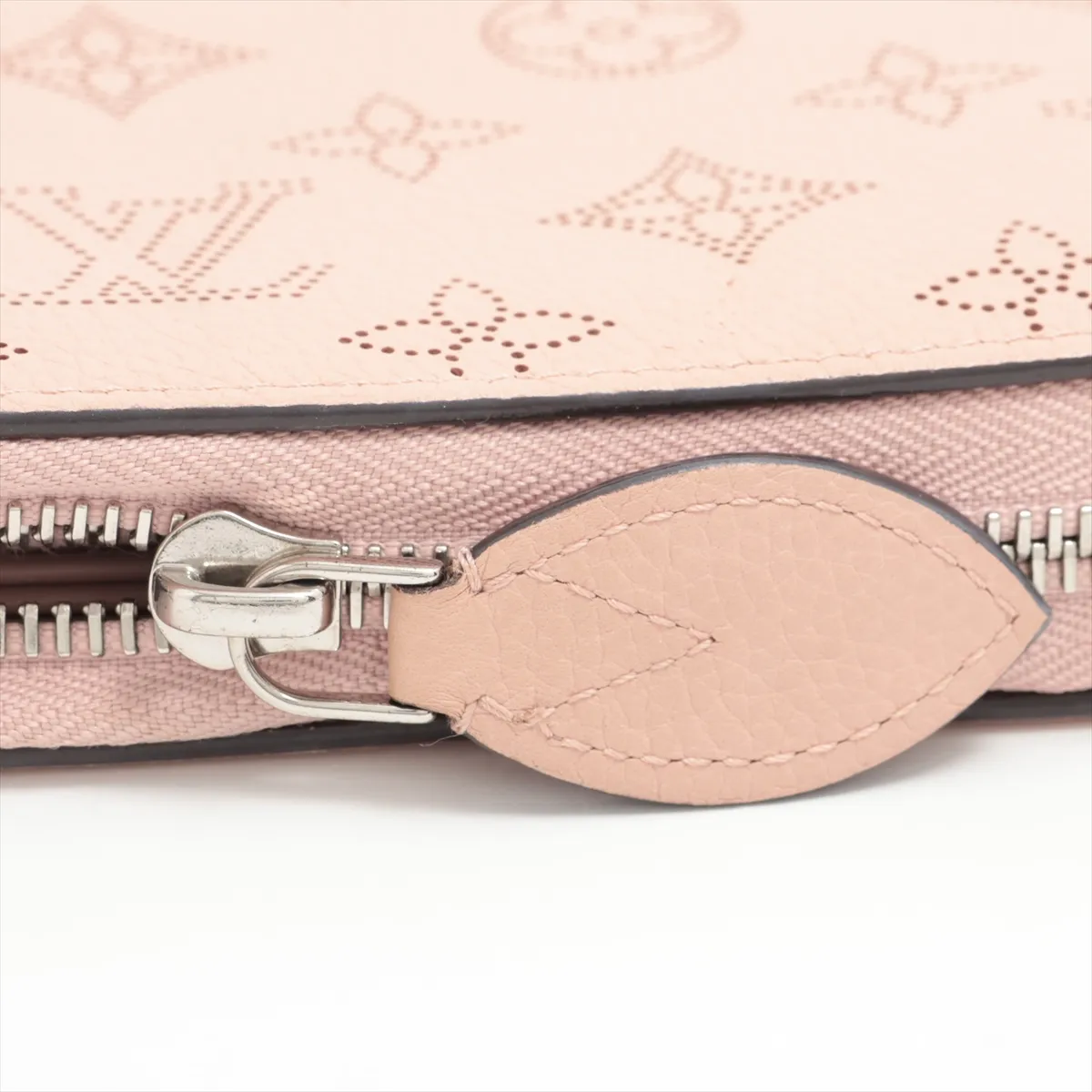Mahina Zippy Wallet M82755 Rose Jasmine Round Zip Wallet (RFID detected) — view 13