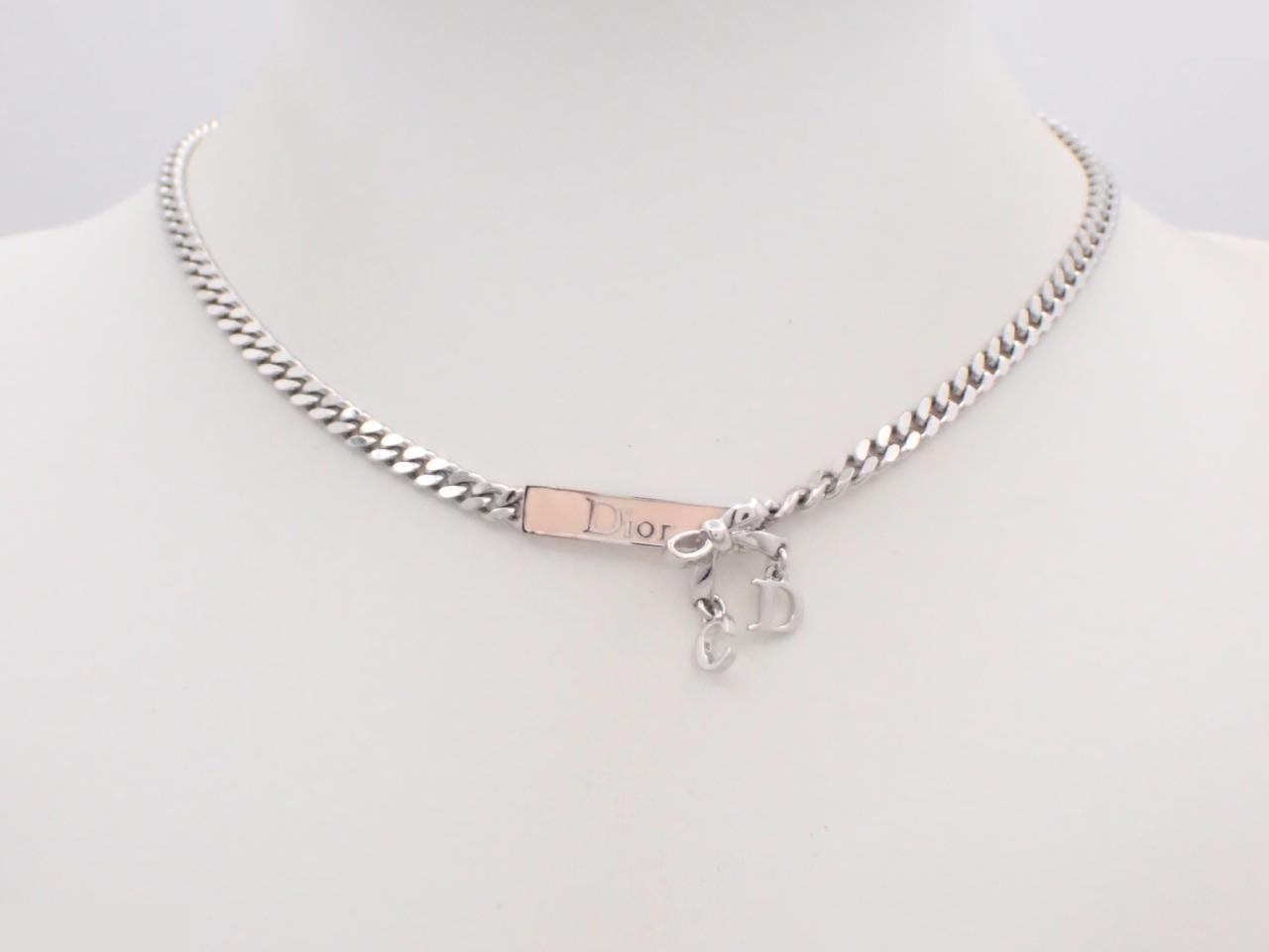 logo plate ribbon beige x silver chain necklace — view 3